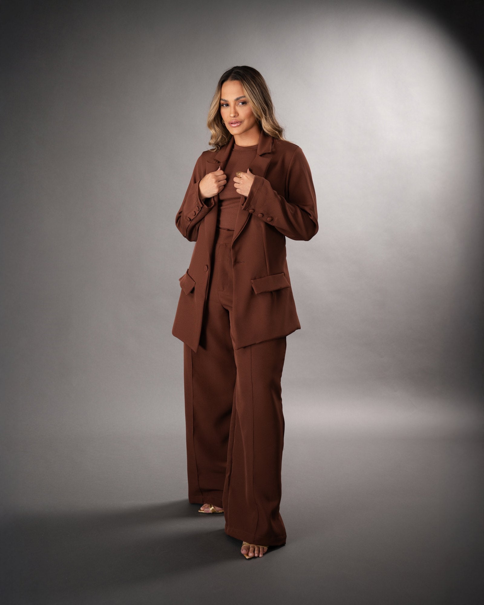 CALÇA RETA CLÁSSICA COM BOTÕES