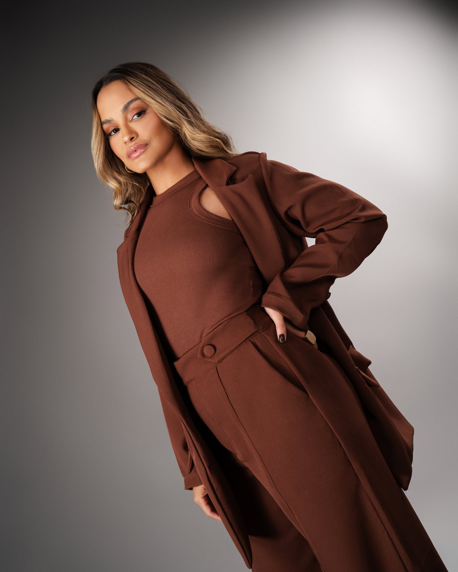 CALÇA RETA CLÁSSICA COM BOTÕES