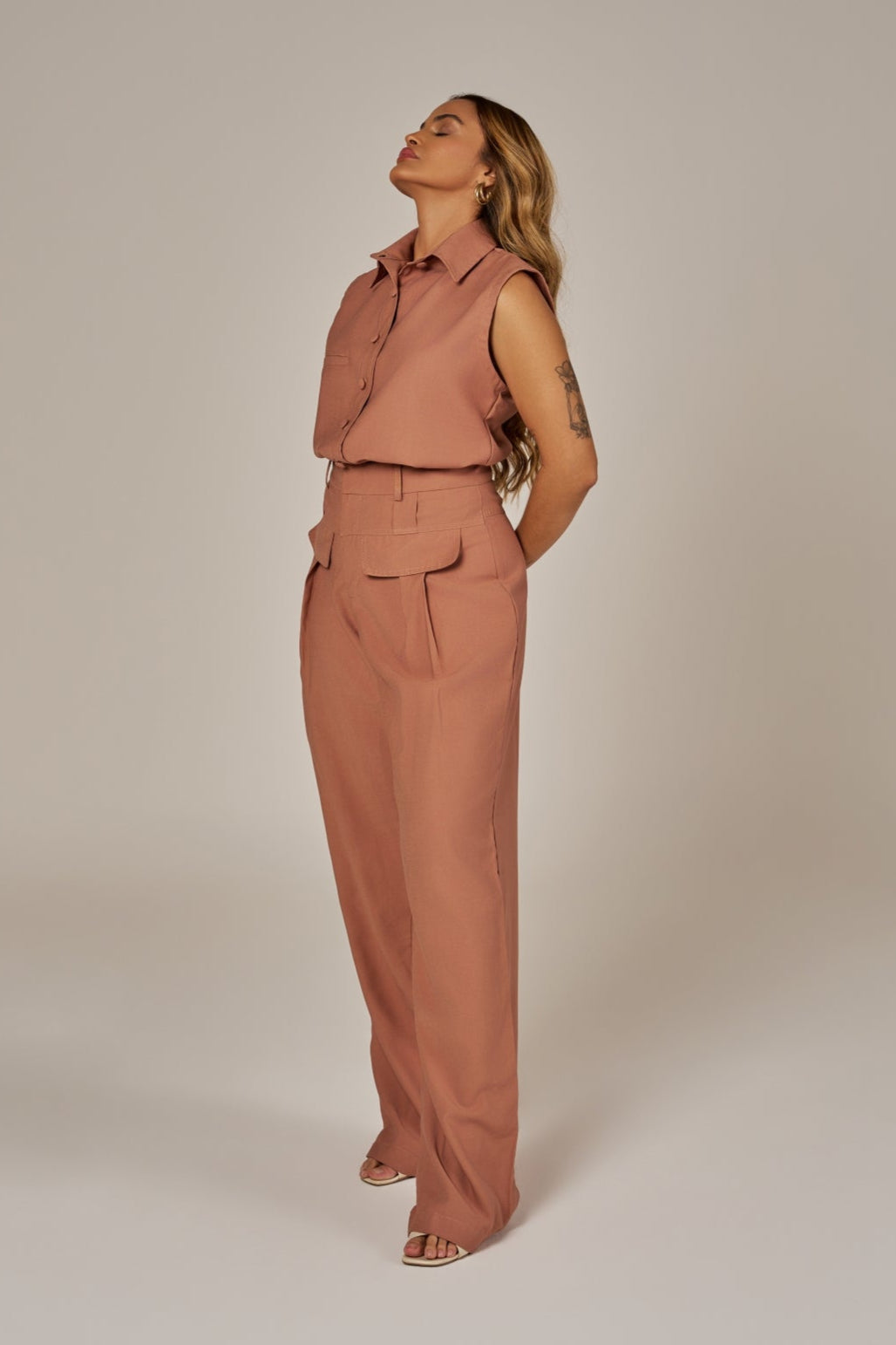 CAMISA CLÁSSICA SEM MANGAS