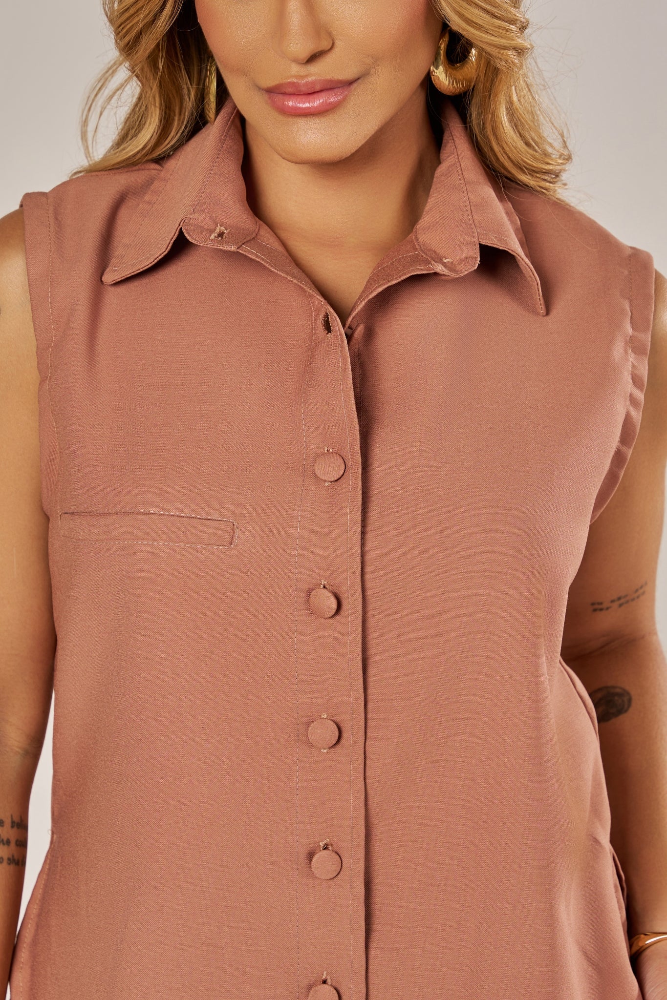 CAMISA CLÁSSICA SEM MANGAS