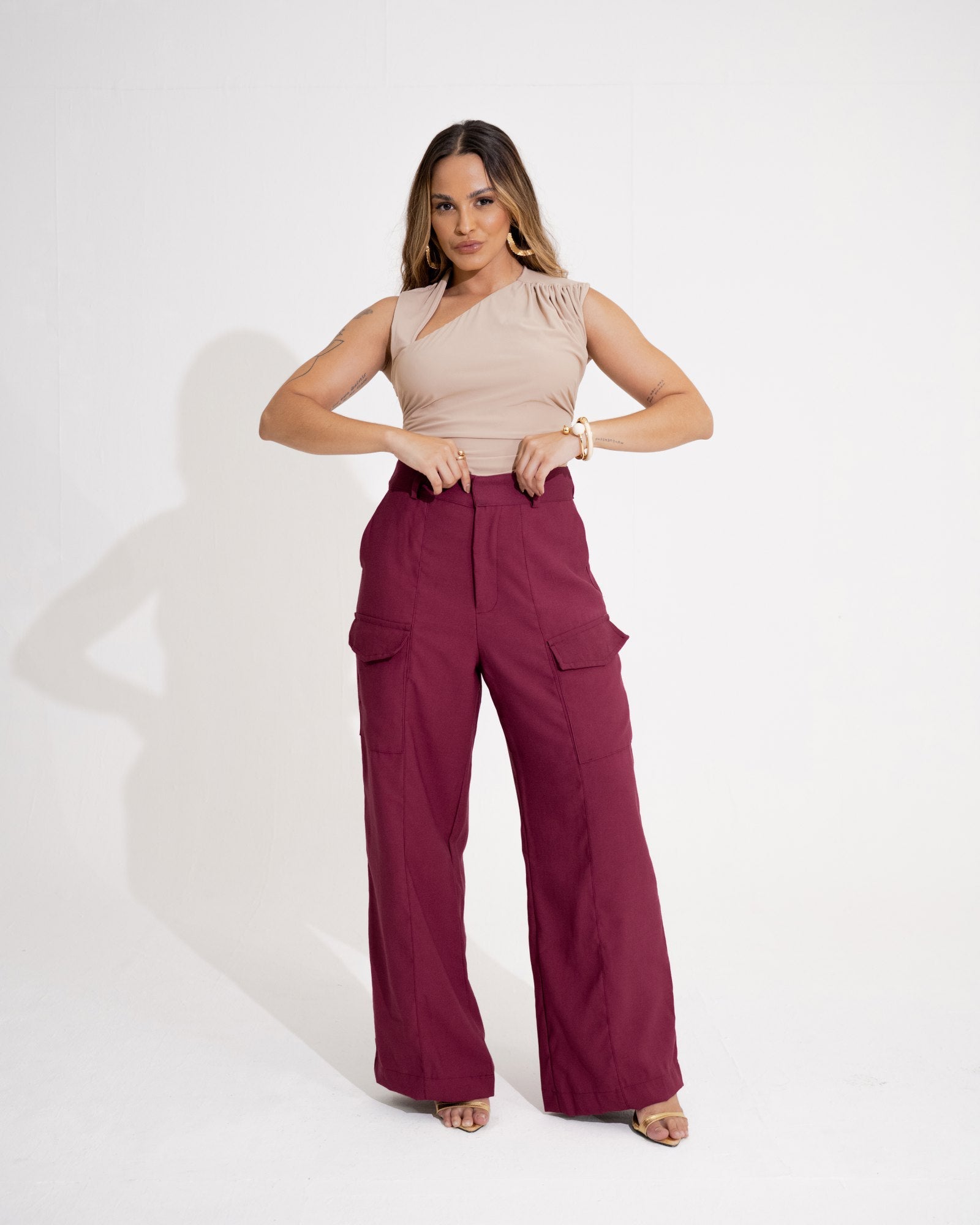 CALÇA RETA BOLSOS FRONTAIS