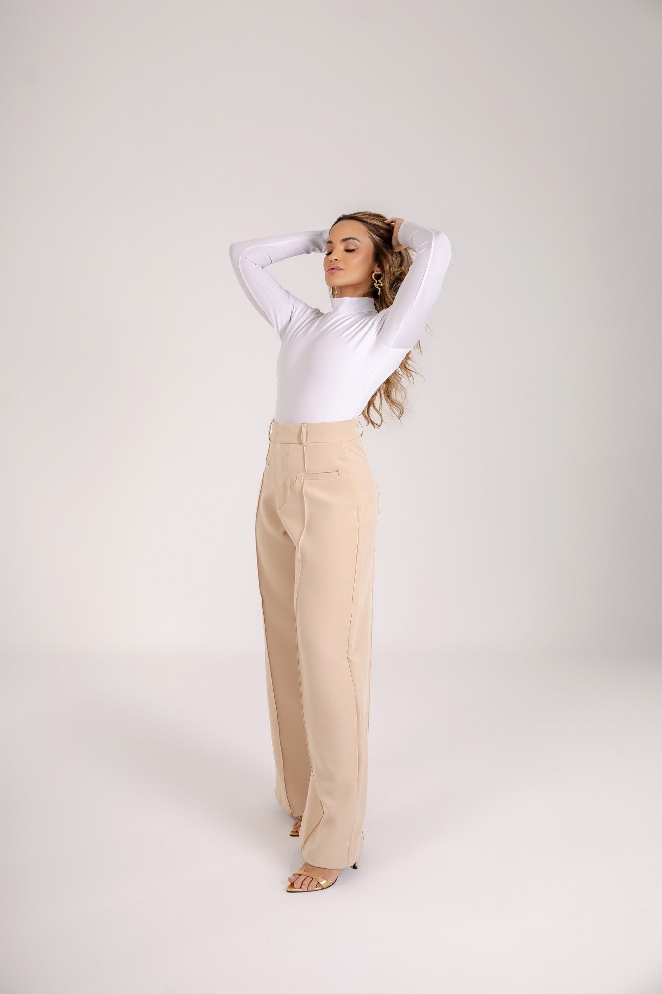 CALÇA PANTALONA COM NERVURA