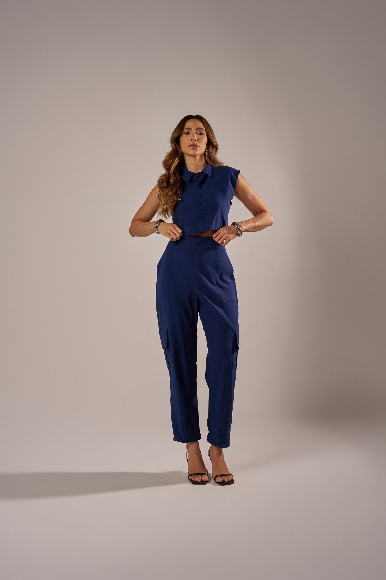 CROPPED CAMISA COM RECORTE