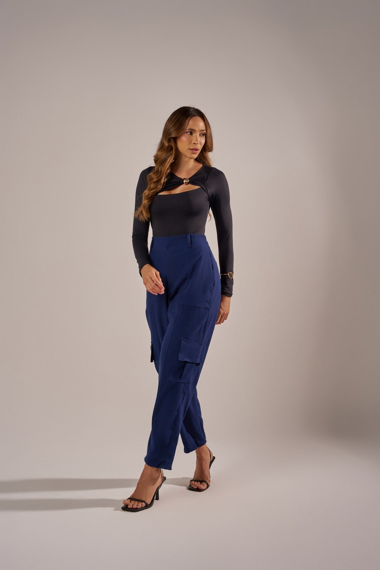 BODY MANGA LONGA COM AJUSTE METÁLICO