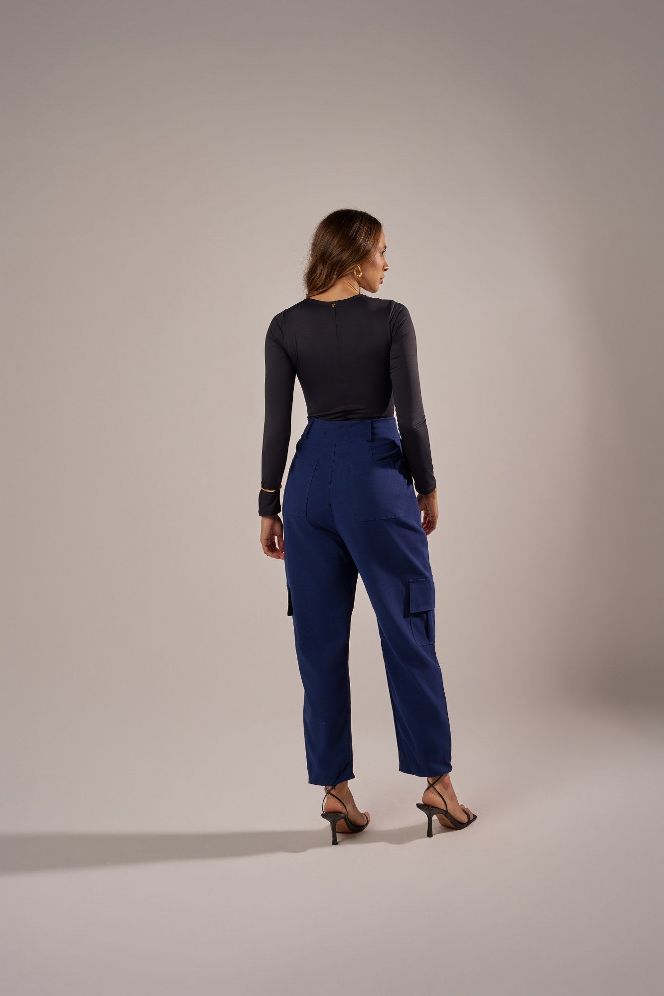 BODY MANGA LONGA COM AJUSTE METÁLICO