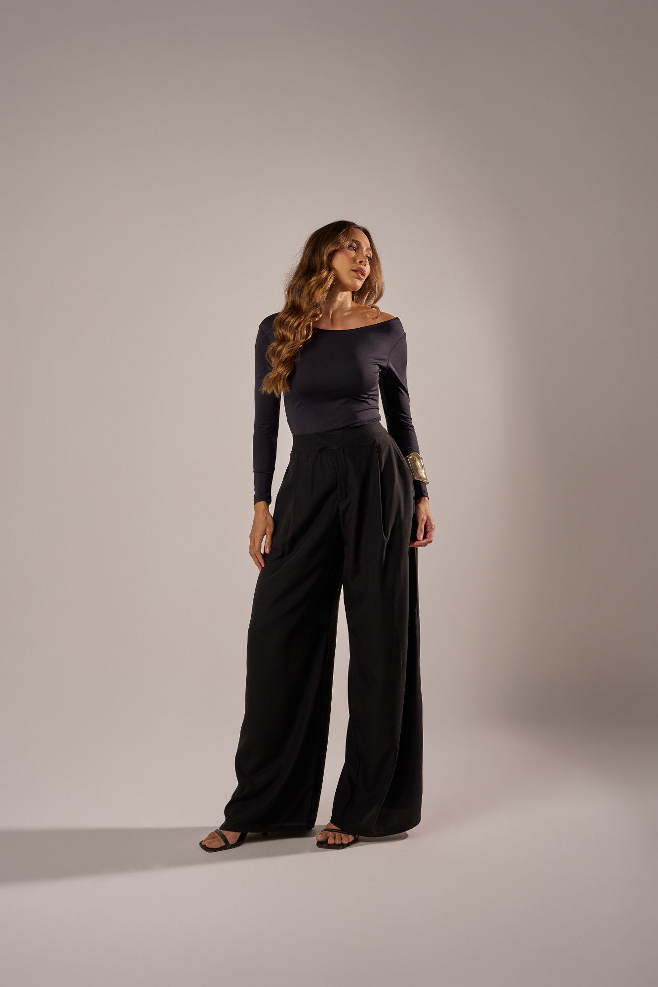 BLUSA DECOTE CANOA MANGA LONGA