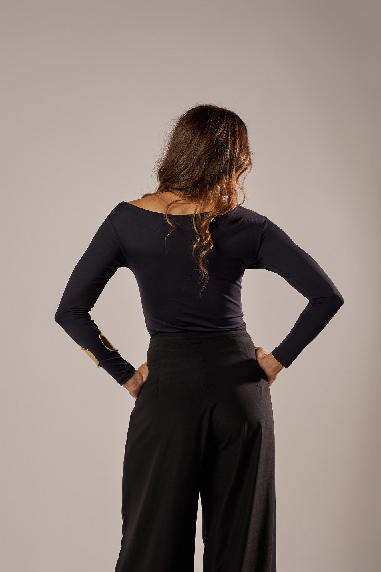 BLUSA DECOTE CANOA MANGA LONGA