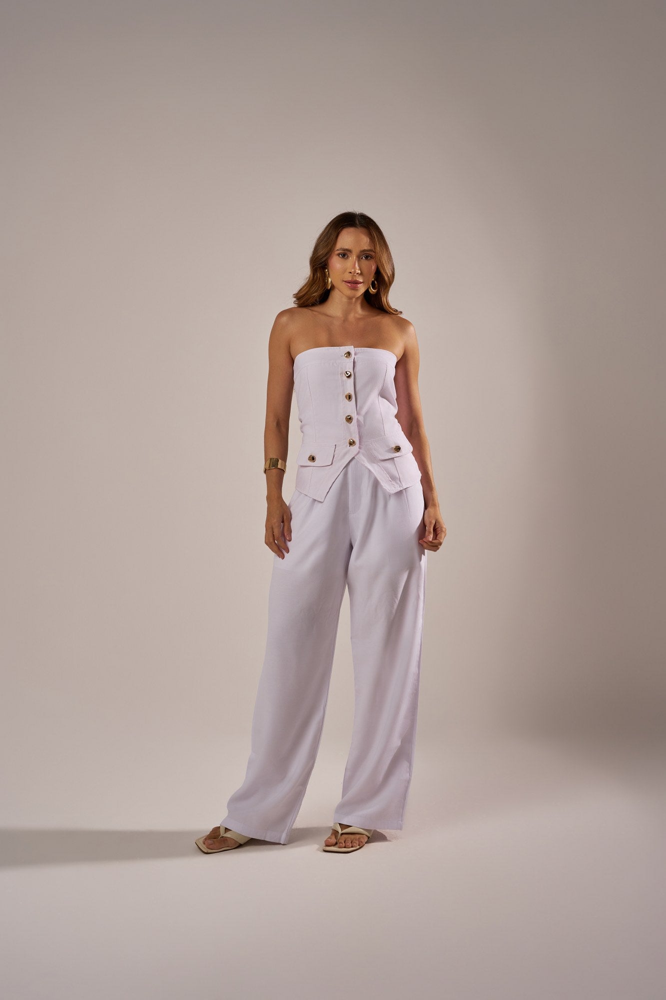 BLUSA TOMARA QUE CAIA COM BOTÕES E LAPELAS