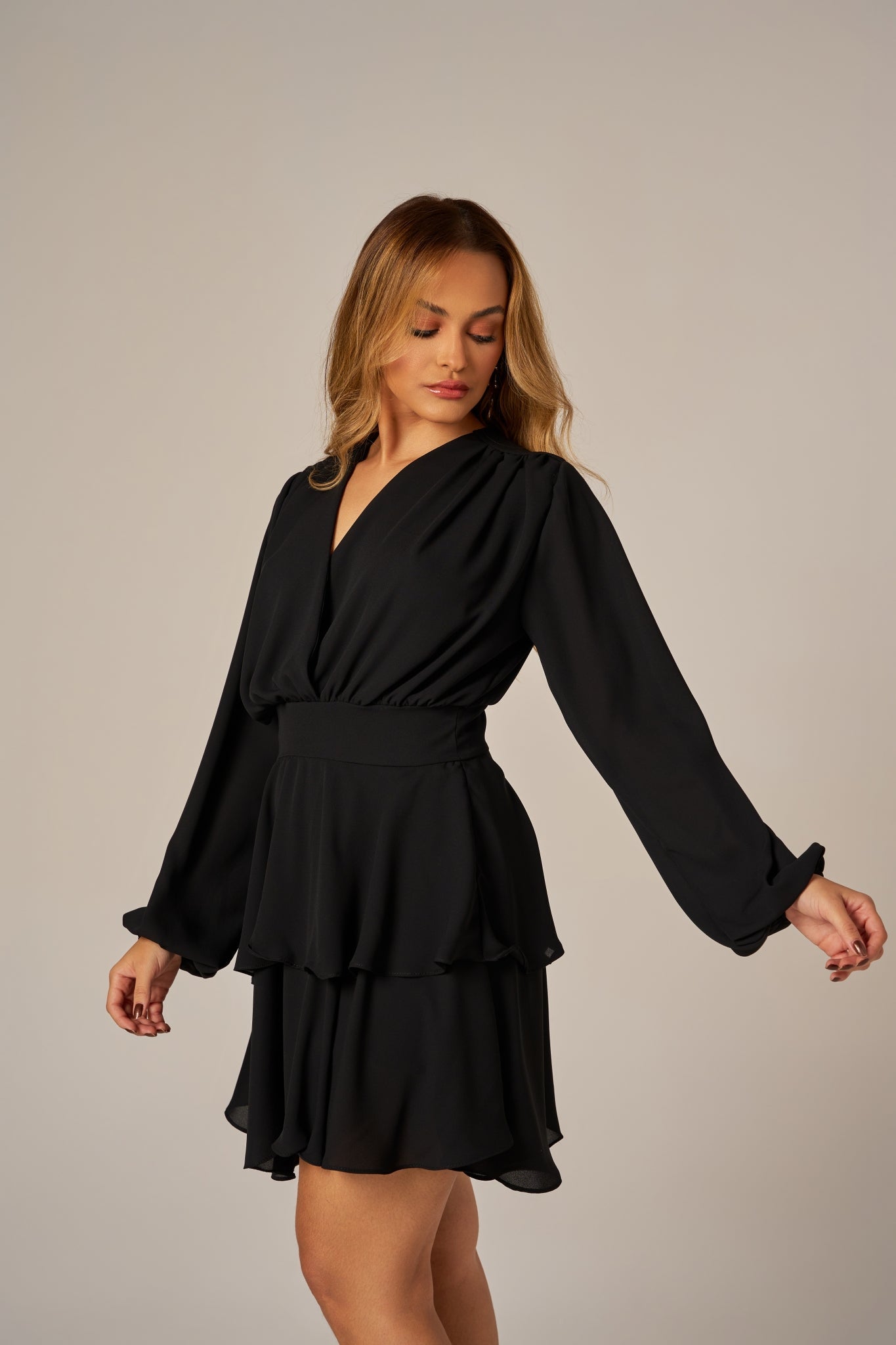 VESTIDO CURTO MANGAS BUFANTES