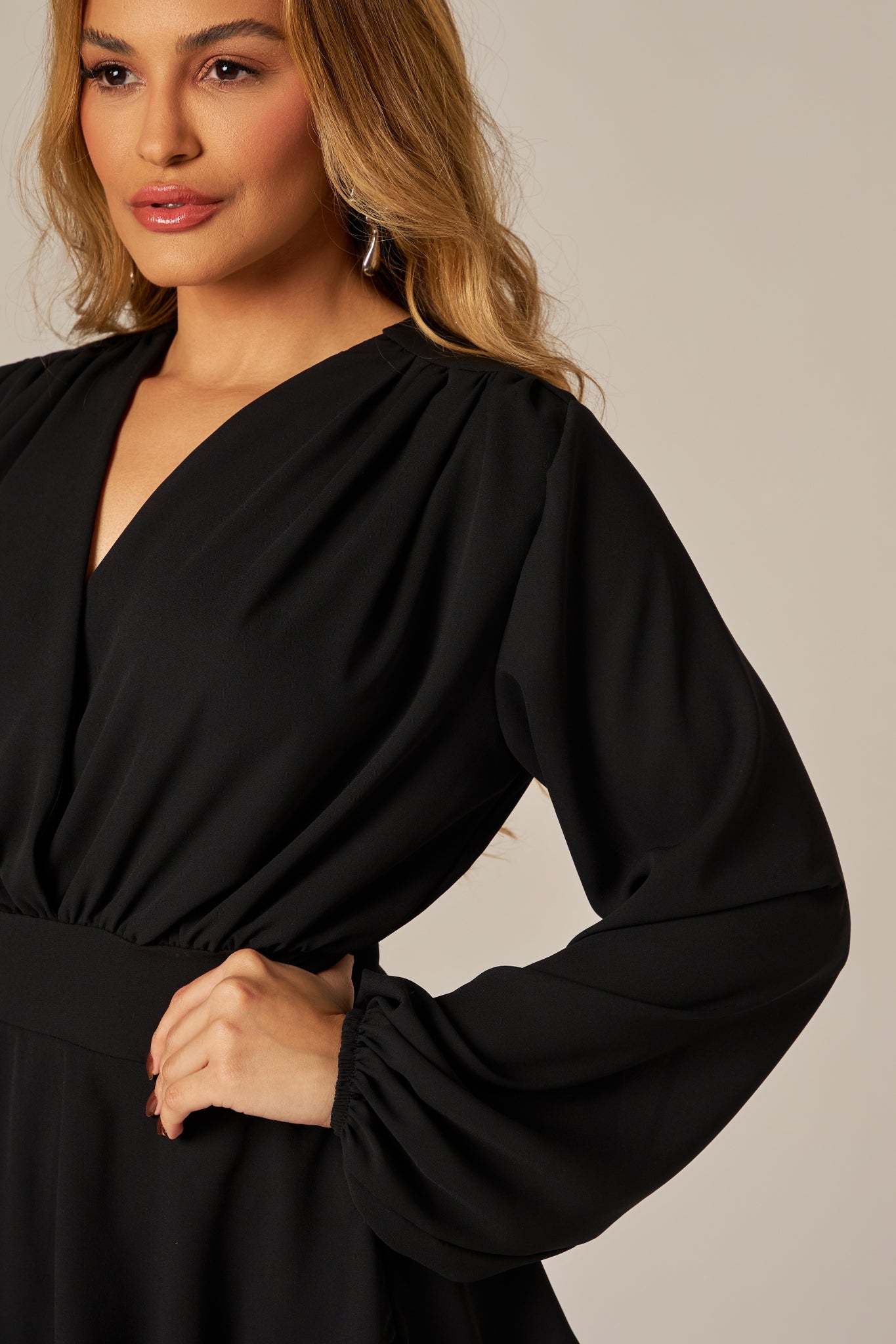 VESTIDO CURTO MANGAS BUFANTES