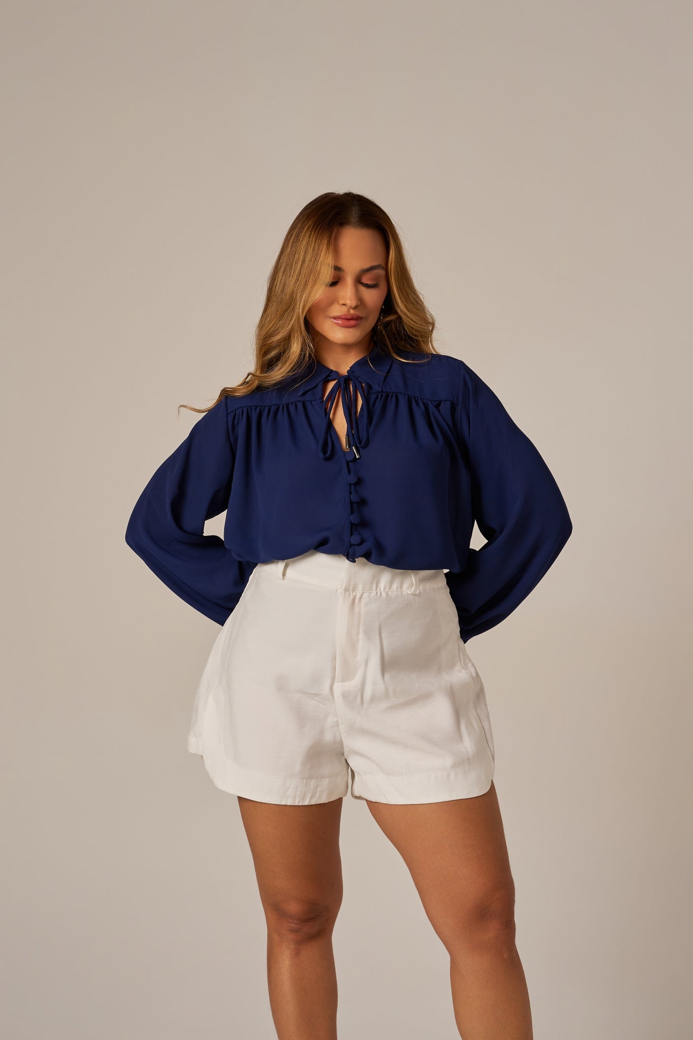 SHORT ALFAIATARIA COM RECORTES