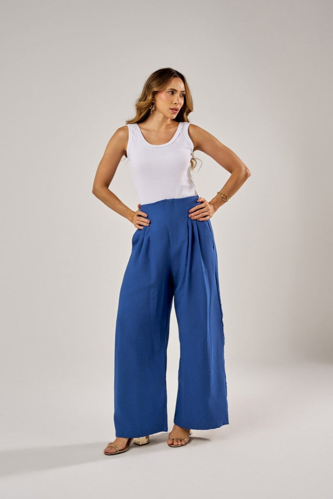 CALÇA PANTALONA CLÁSSICA COM PREGAS
