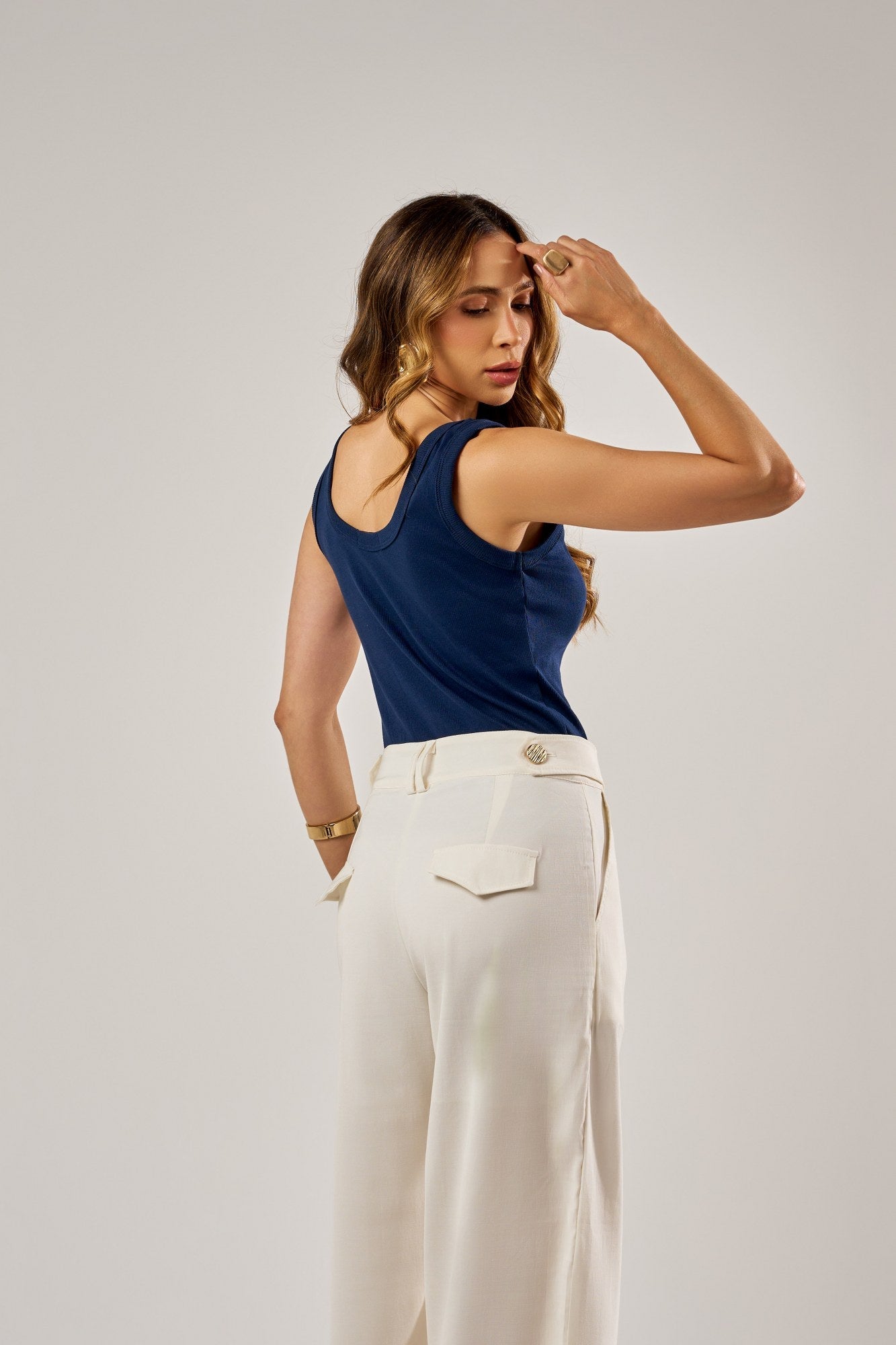 CALÇA PANTALONA COM PREGAS E BOTÕES