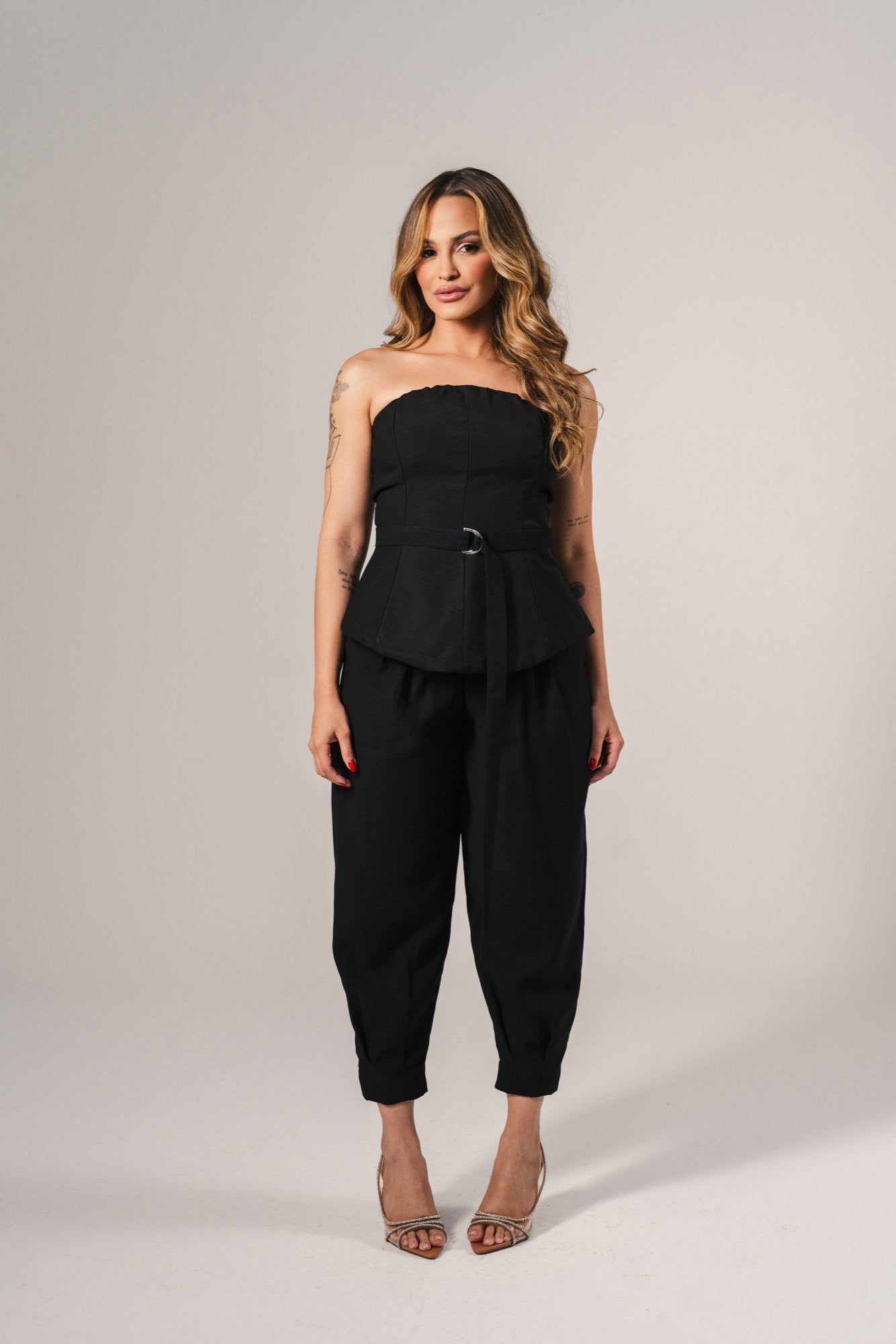 BLUSA TOMARA QUE CAIA COM CINTO