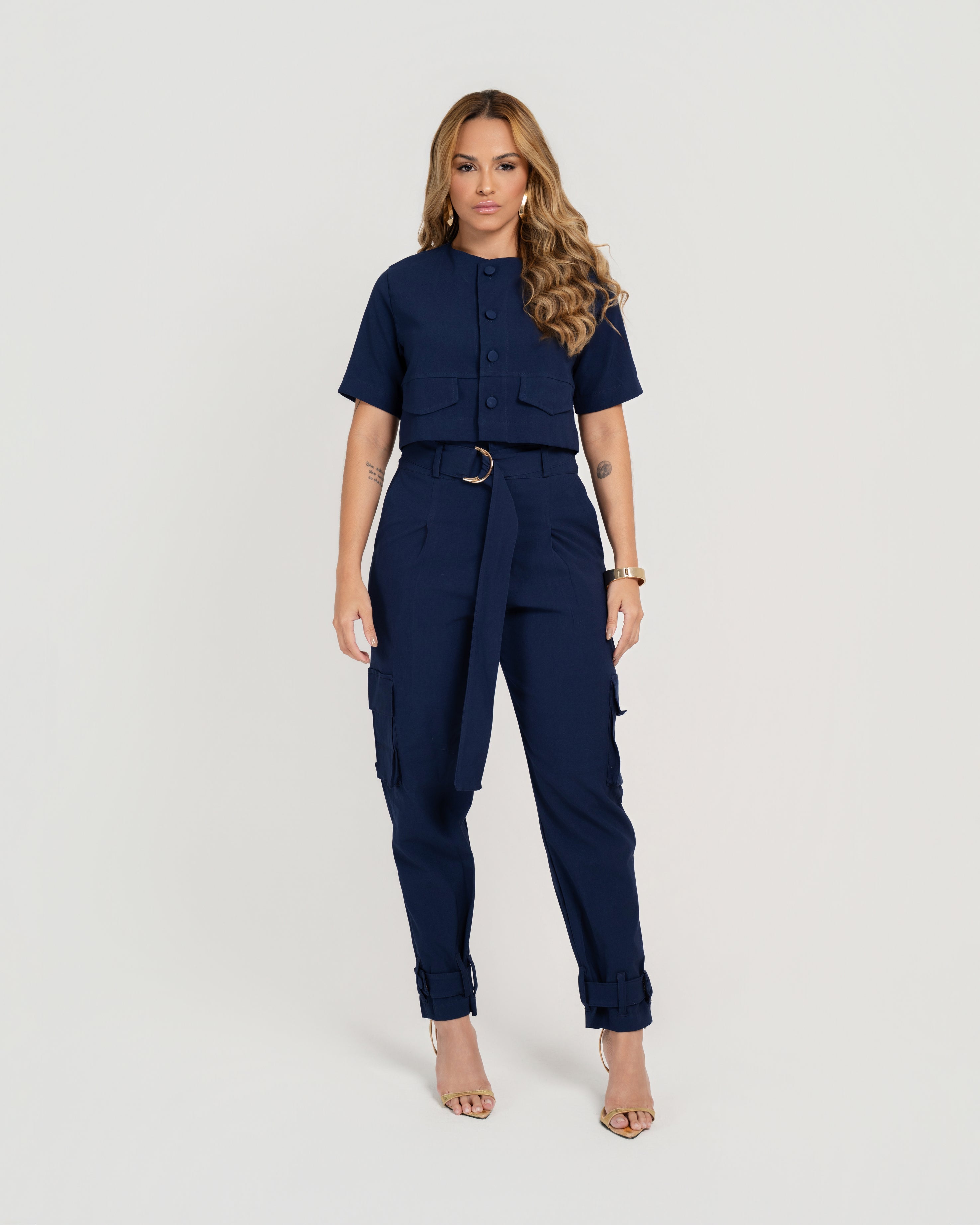 CALÇA SLOUCHY COM CINTO E BOLSOS CARGO