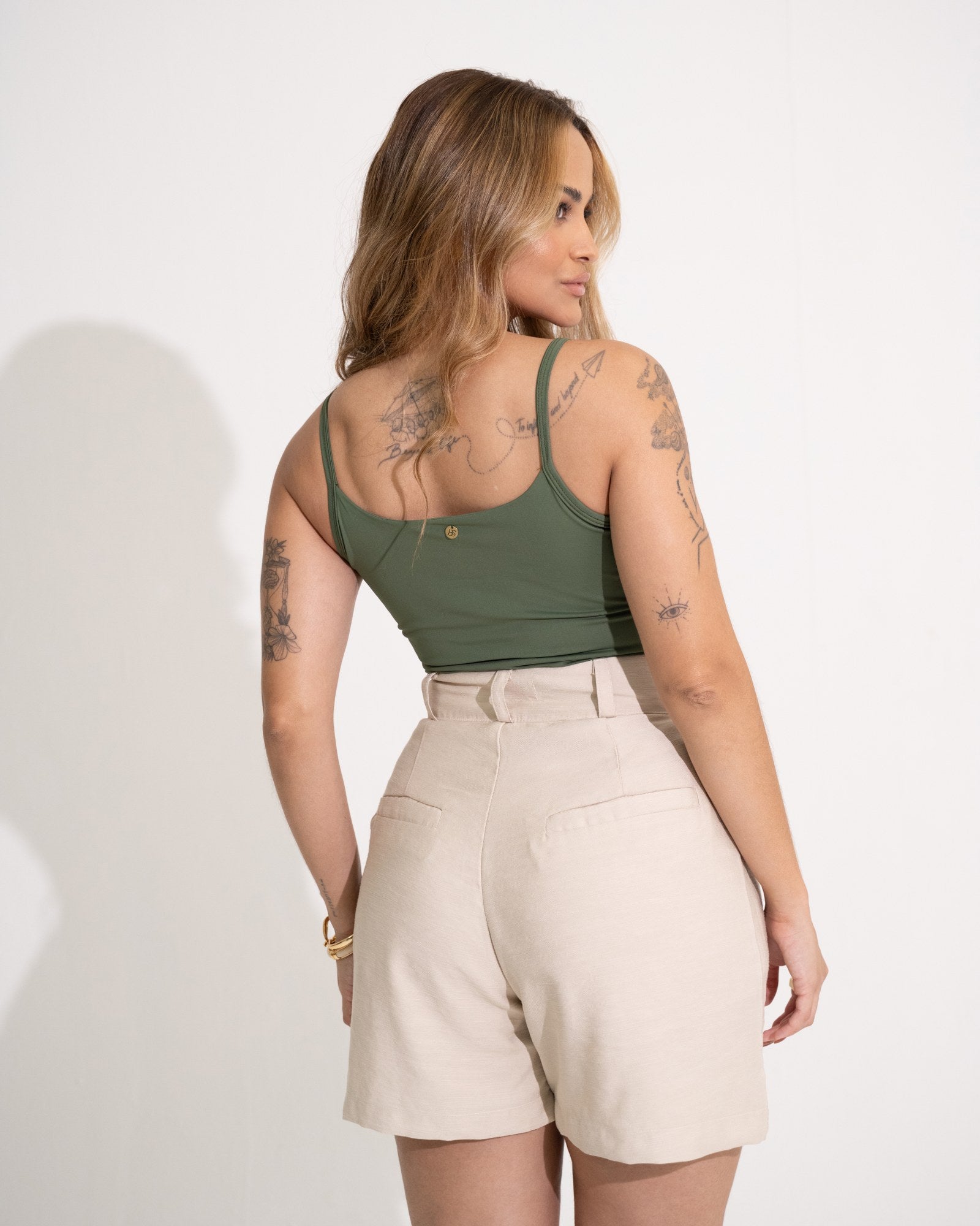 BERMUDA ALFAIATARIA COM PREGAS SLUB