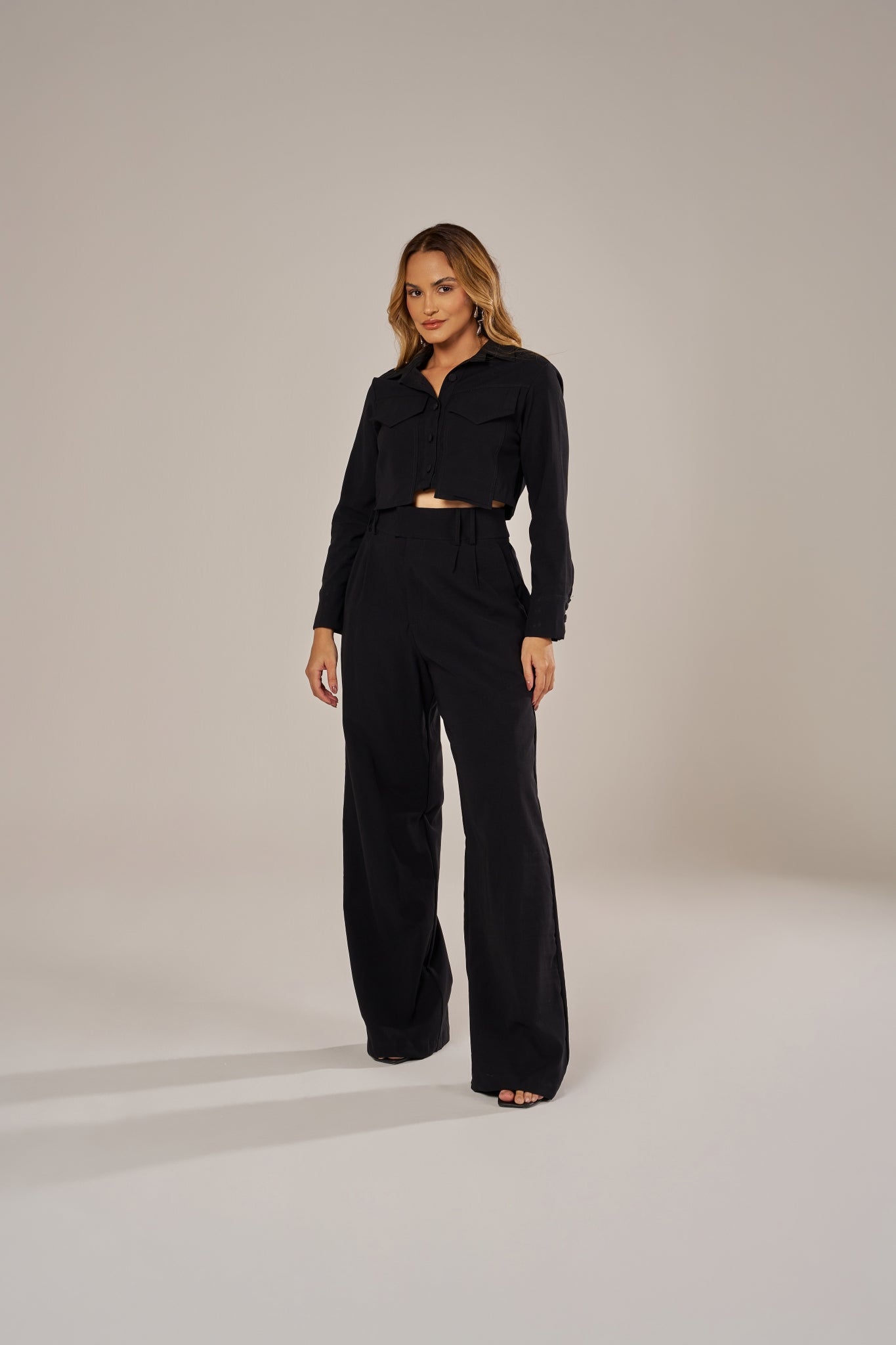 CAMISA CROPPED MAXI BOLSOS