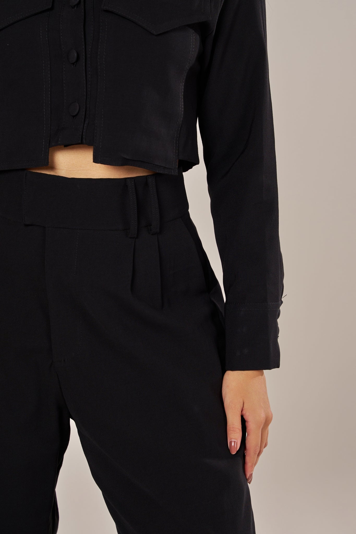 CAMISA CROPPED MAXI BOLSOS