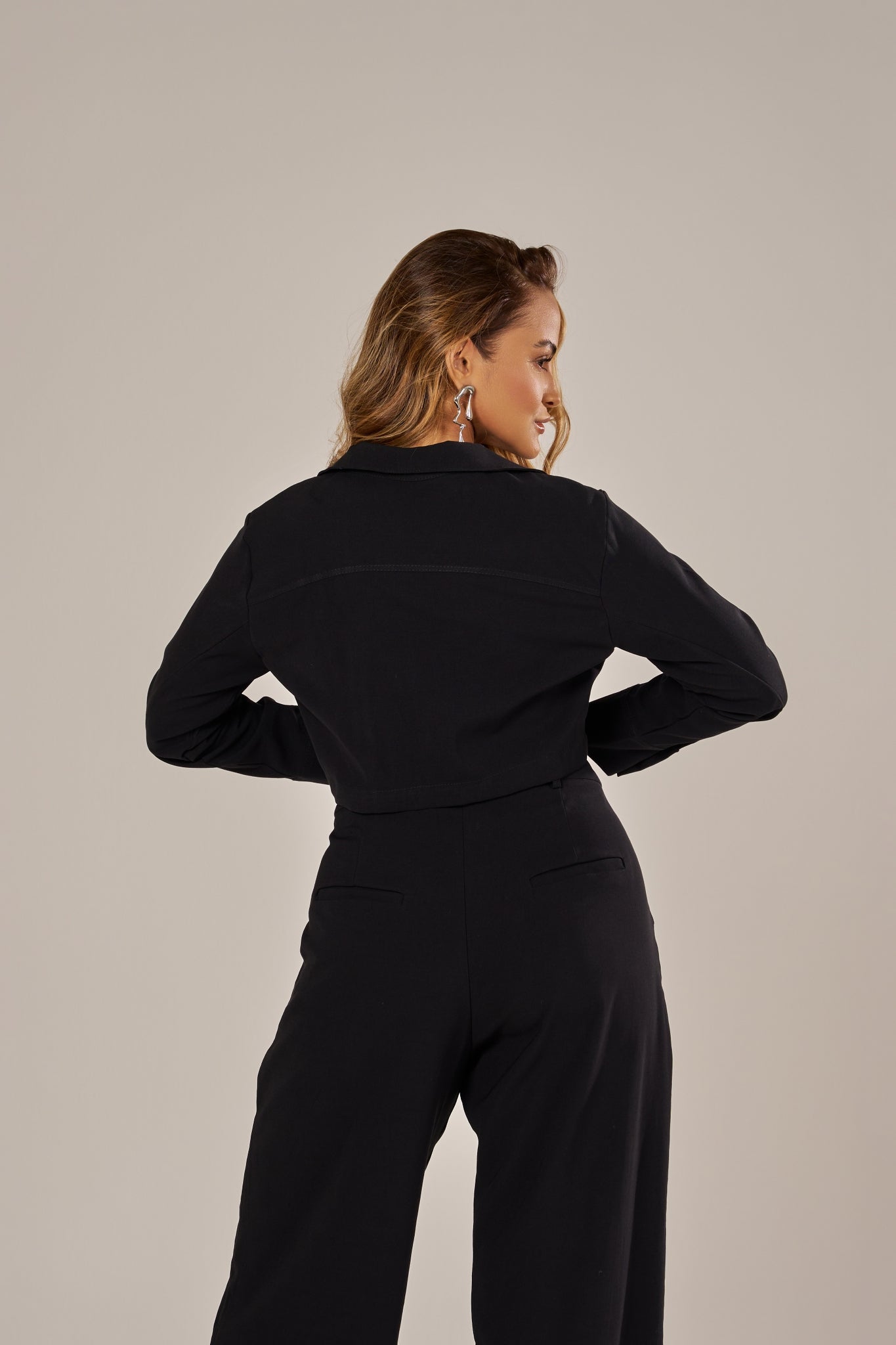 CAMISA CROPPED MAXI BOLSOS