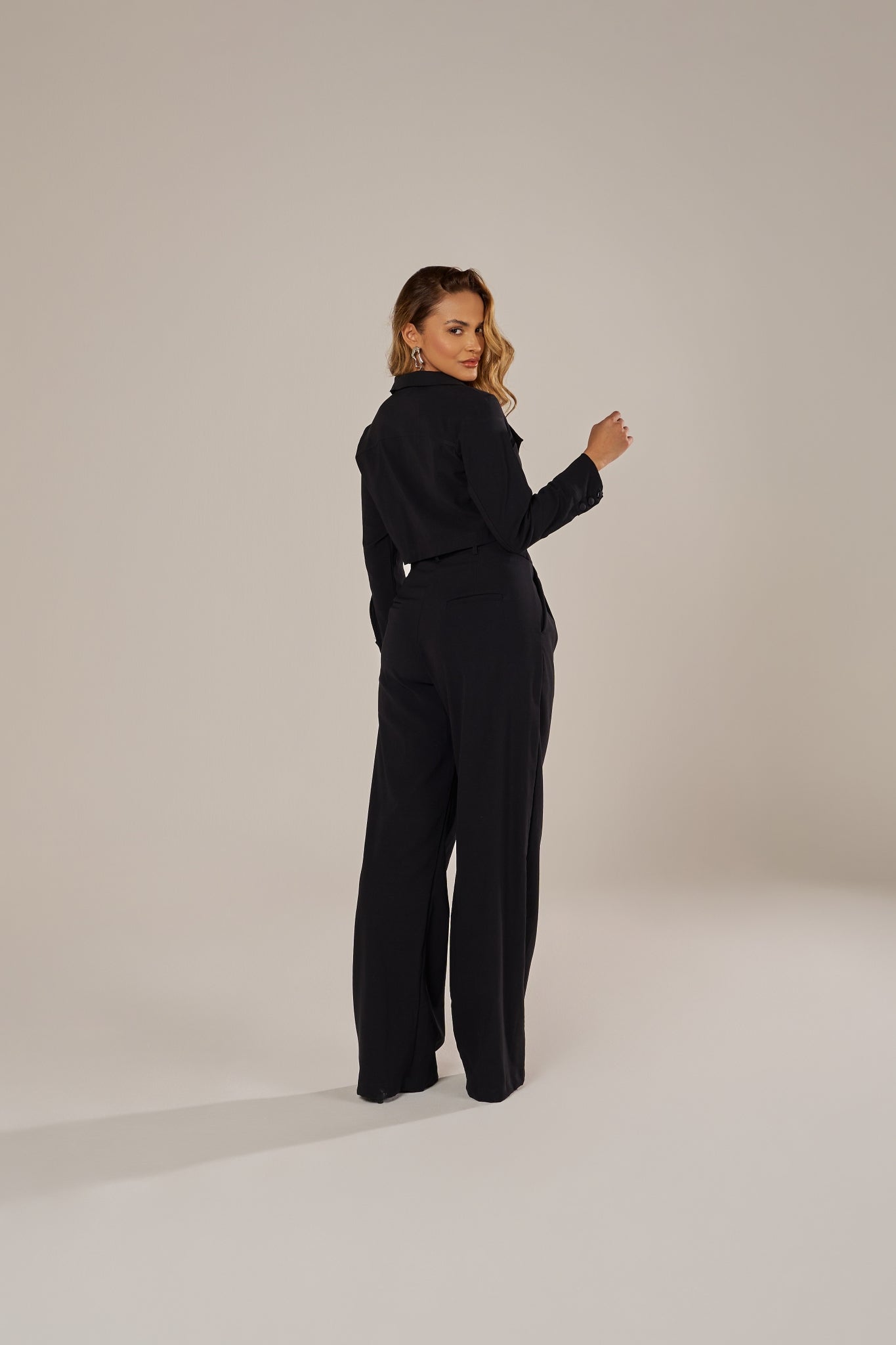 CAMISA CROPPED MAXI BOLSOS