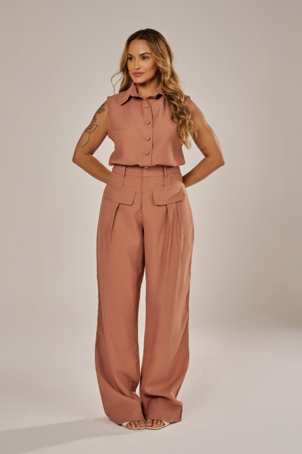 CAMISA CLÁSSICA SEM MANGAS