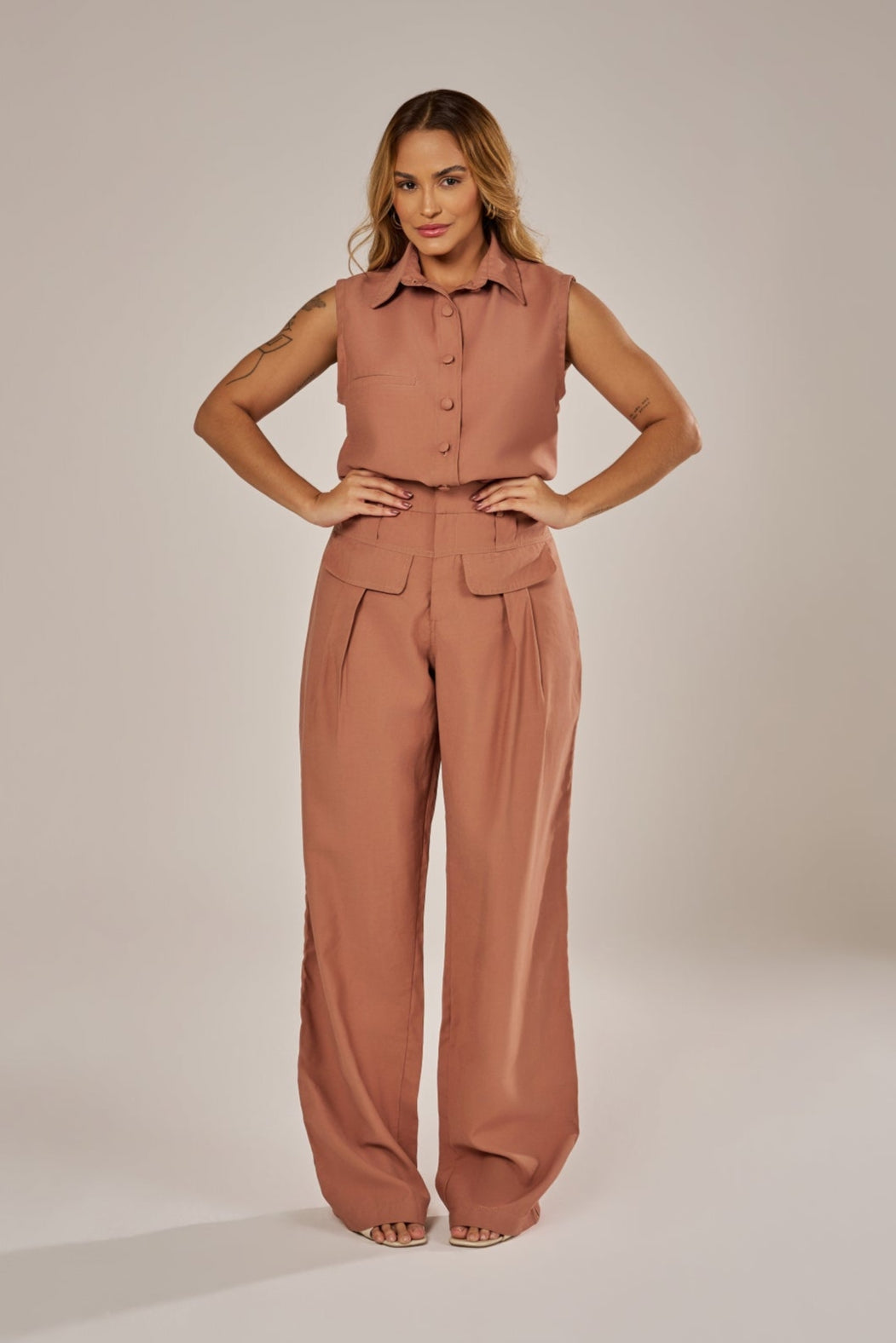 CAMISA CLÁSSICA SEM MANGAS