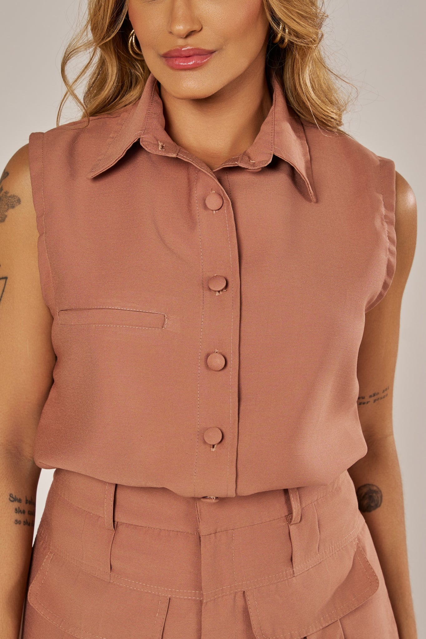 CAMISA CLÁSSICA SEM MANGAS