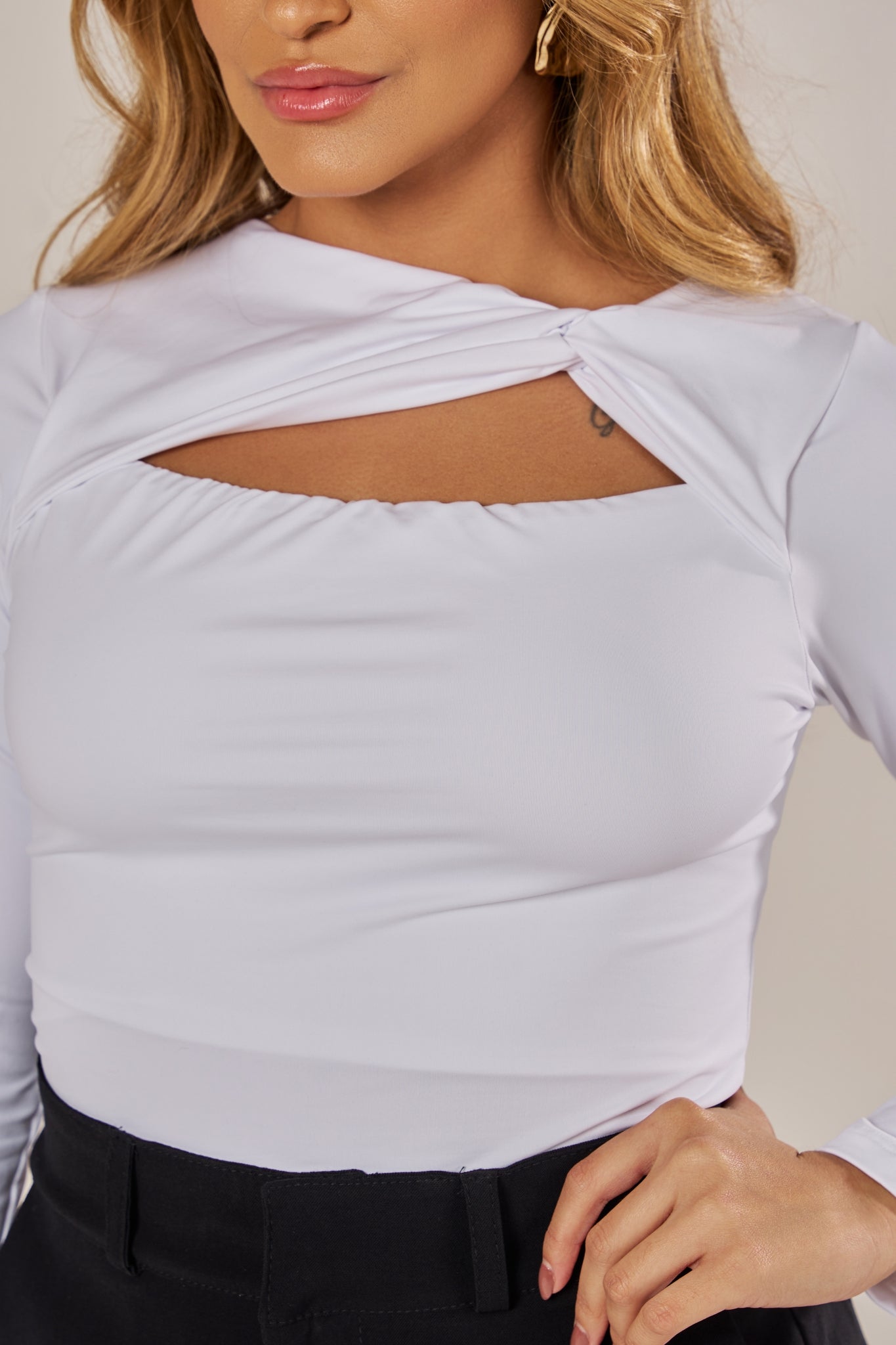 BLUSA MANGA LONGA DECOTE COM TORÇÃO
