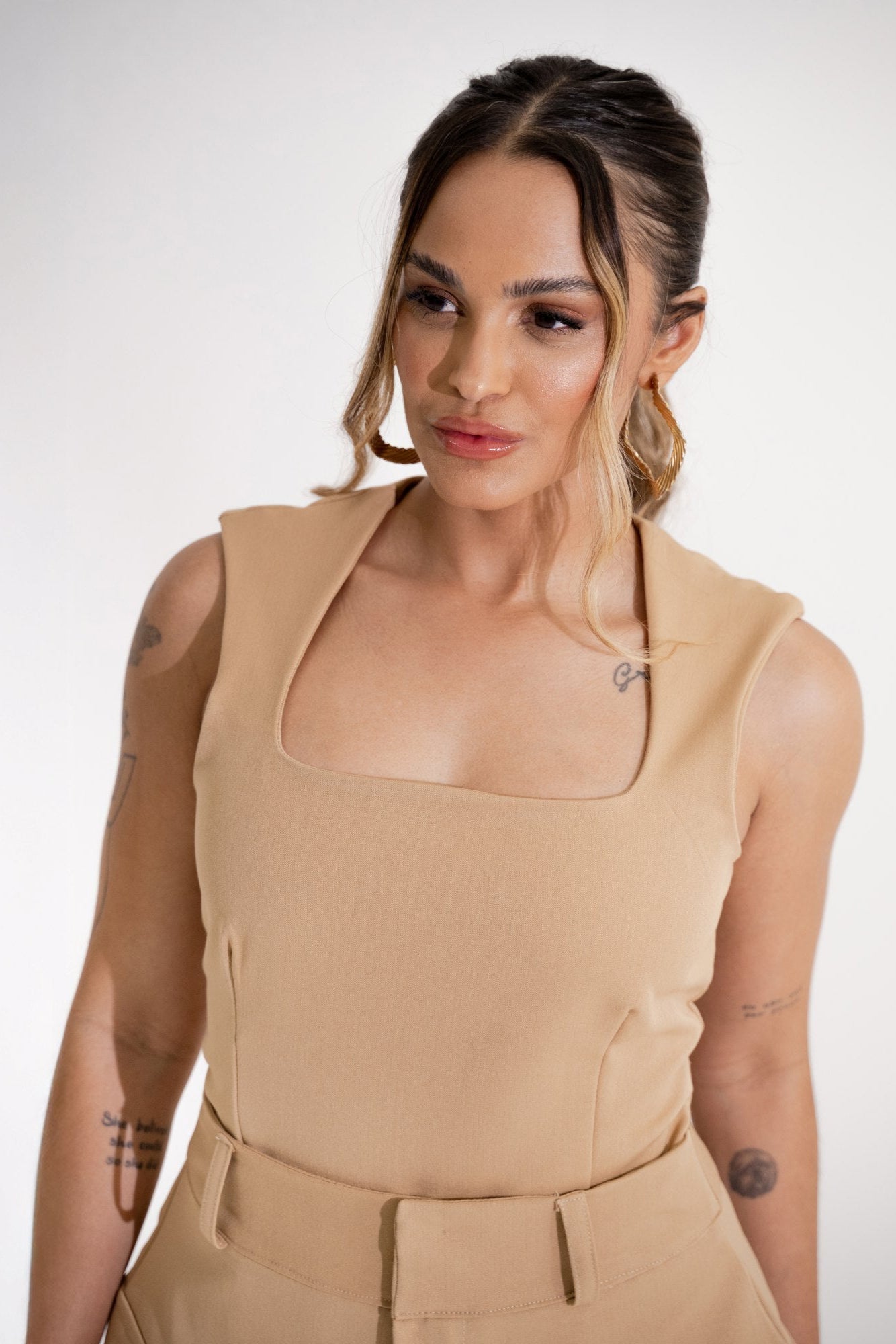 BLUSA DECOTE RETO