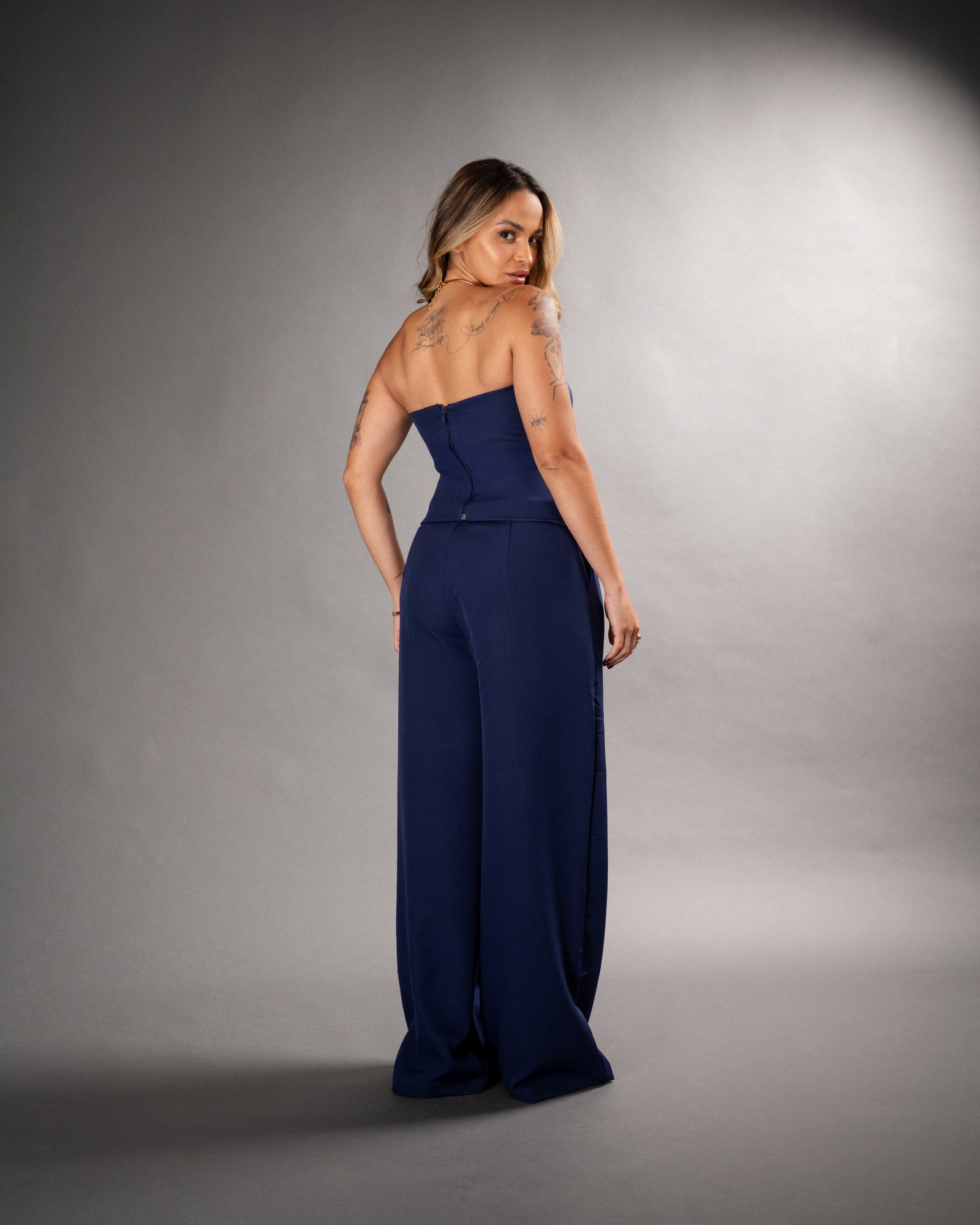 CALÇA RETA CLÁSSICA COM BOTÕES