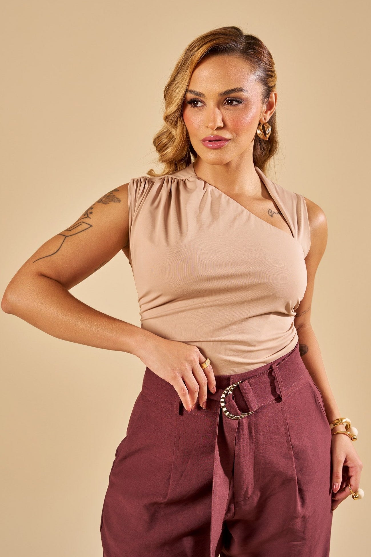 BLUSA DRAPEADA DECOTE ASSIMÉTRICO
