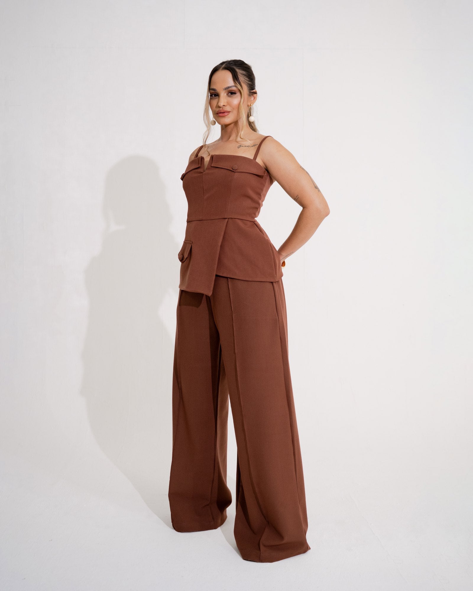 BLUSA PEPLUM ASSIMÉTRICO COM LAPELAS