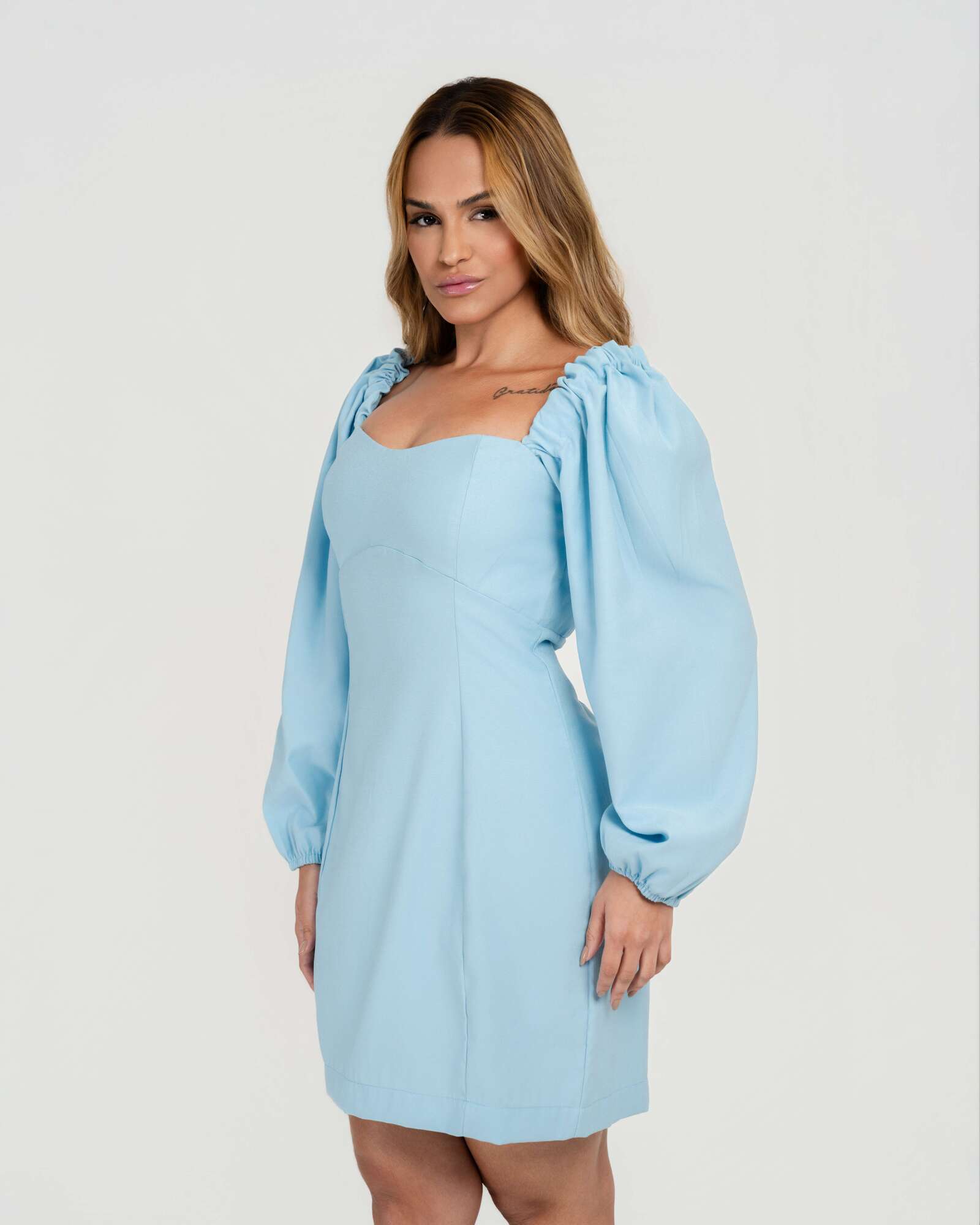 VESTIDO CURTO MANGAS BUFANTES