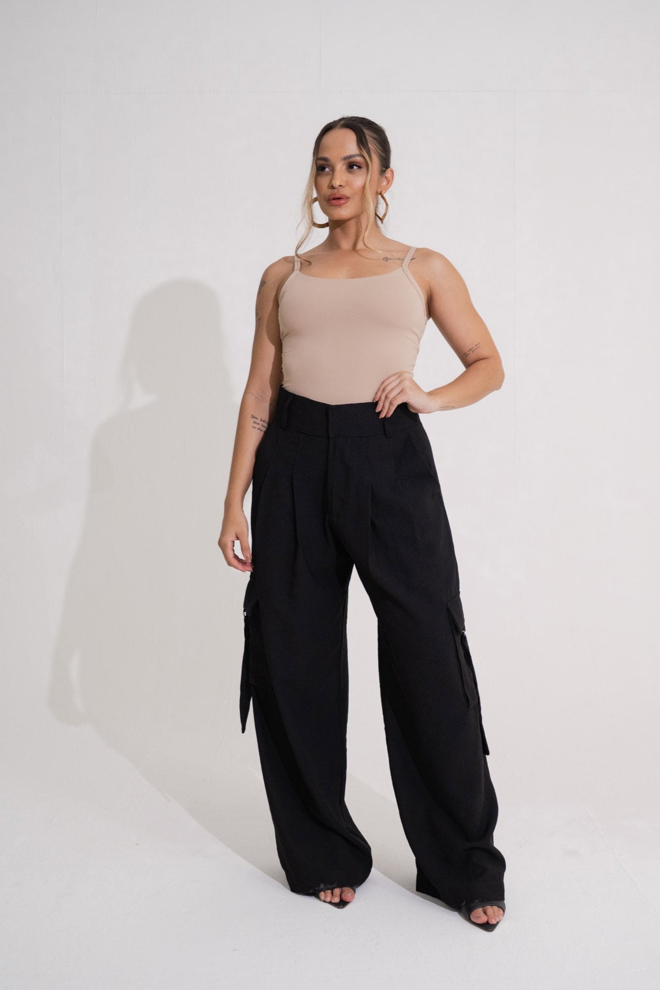 CALÇA ALFAIATARIA RETA BOLSOS CARGO
