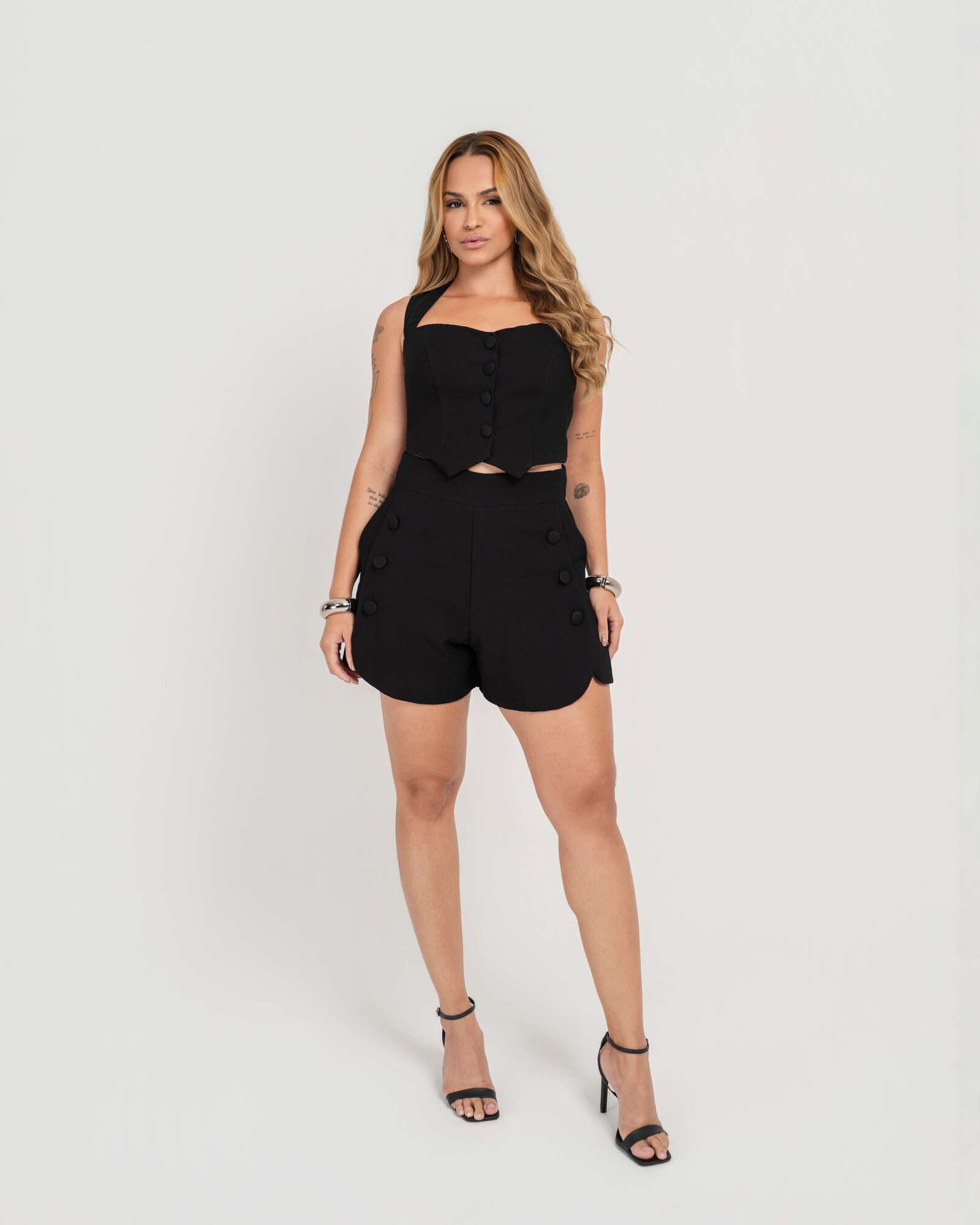 SHORT BOTÕES FRONTAIS