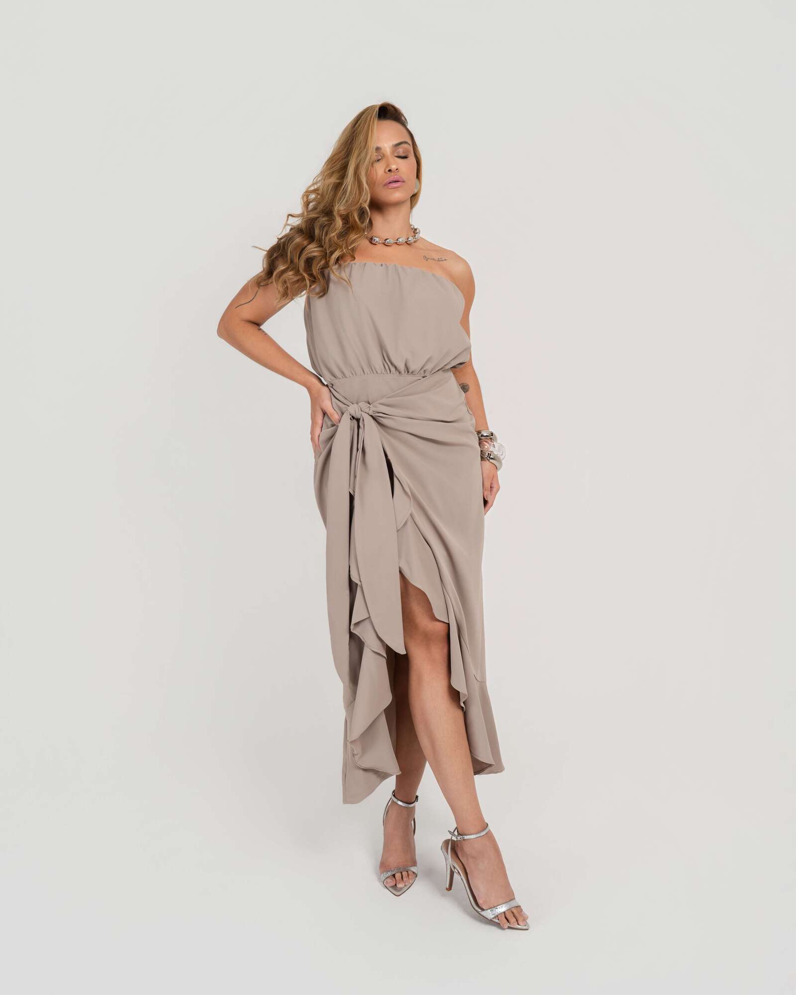 VESTIDO TOMARA QUE CAIA COM TRANSPASSE