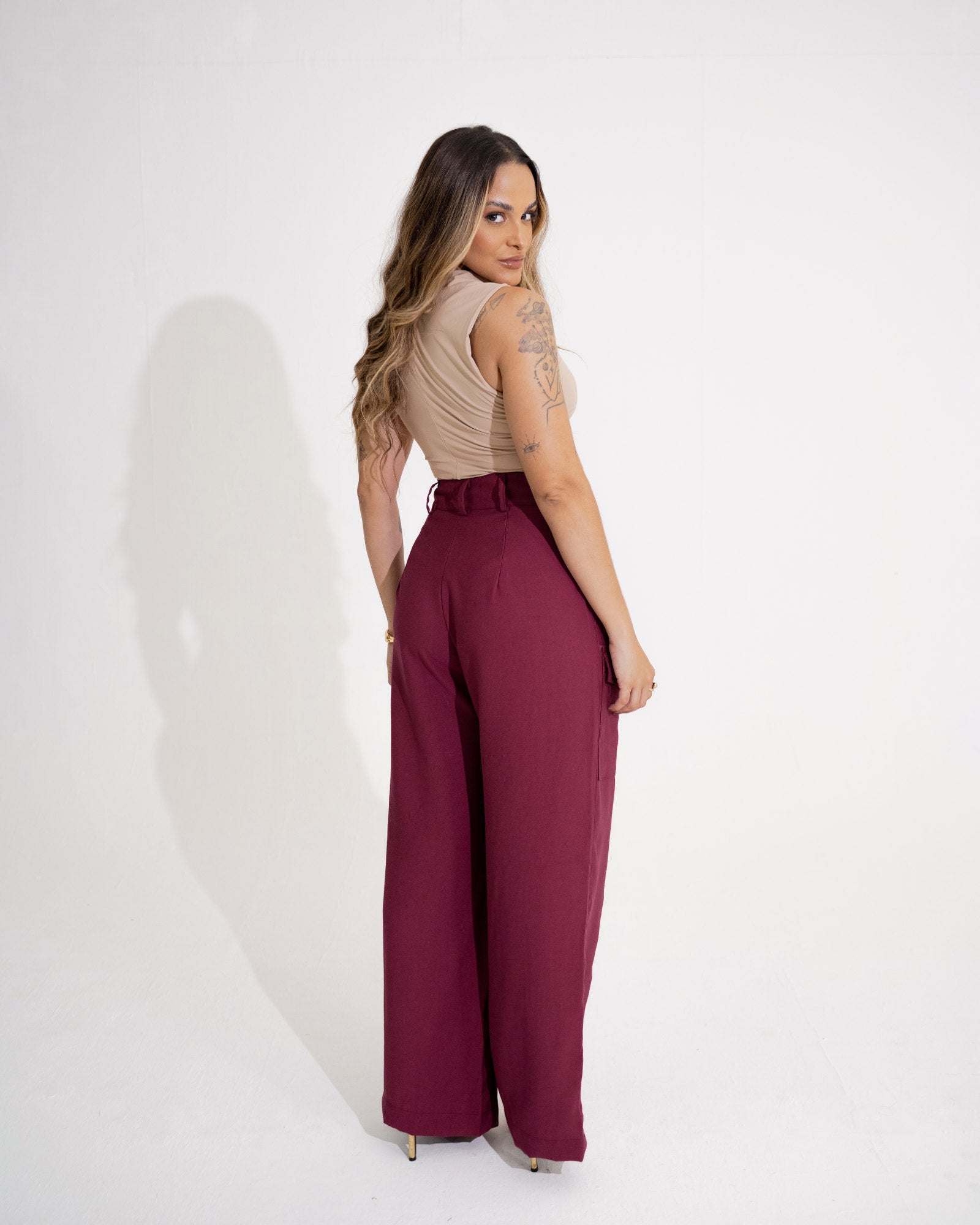 CALÇA RETA BOLSOS FRONTAIS