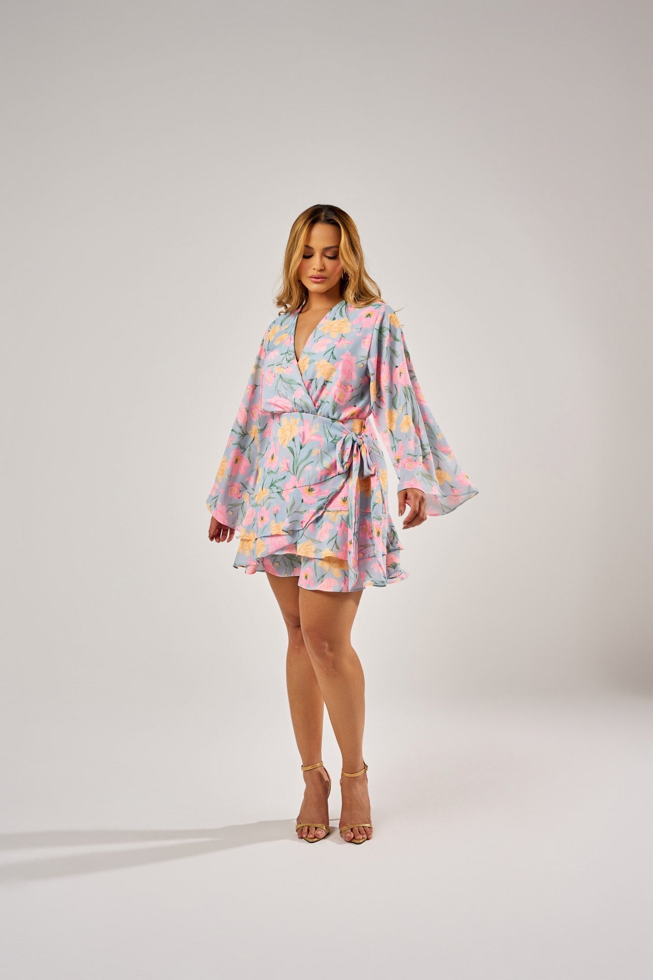 VESTIDO CURTO COM BABADOS BOTANIC