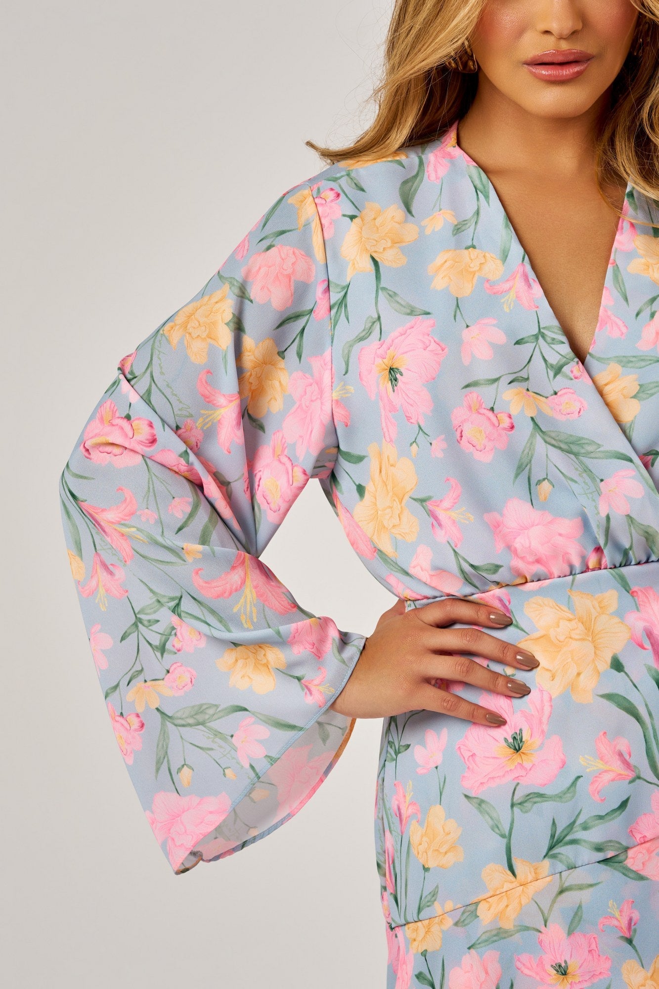 VESTIDO CURTO COM BABADOS BOTANIC