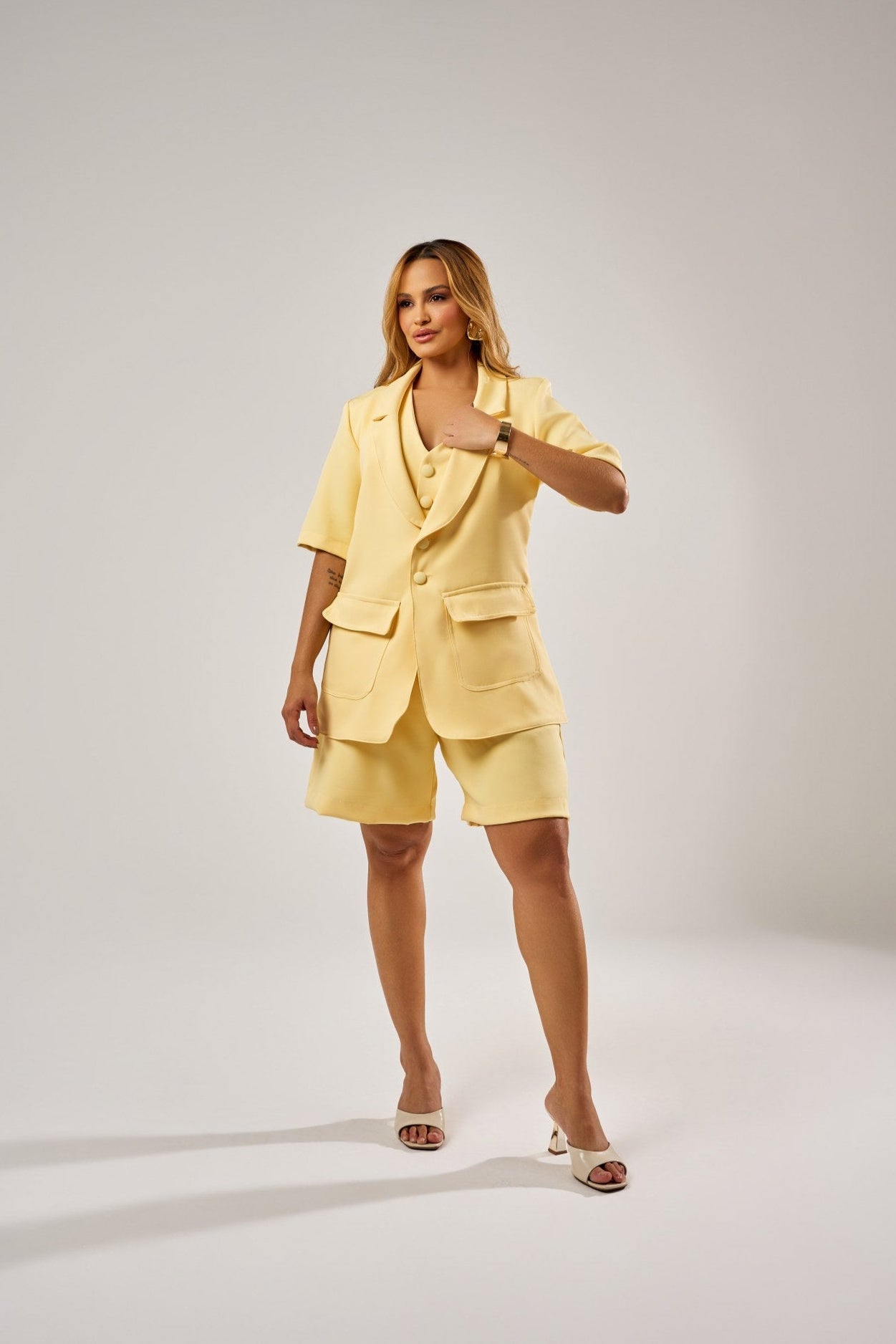 BLAZER ALFAIATARIA MANGA CURTA BOLSOS CARGO