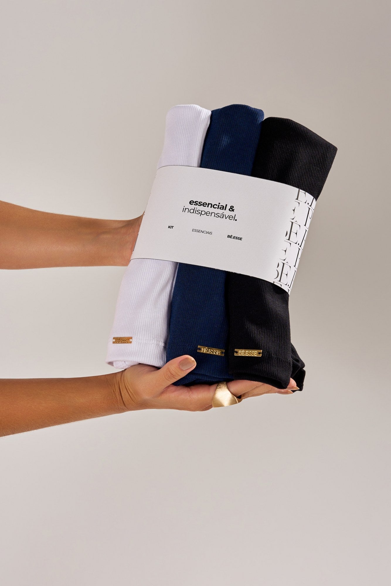 BLUSA MANGA CURTA GOLA V