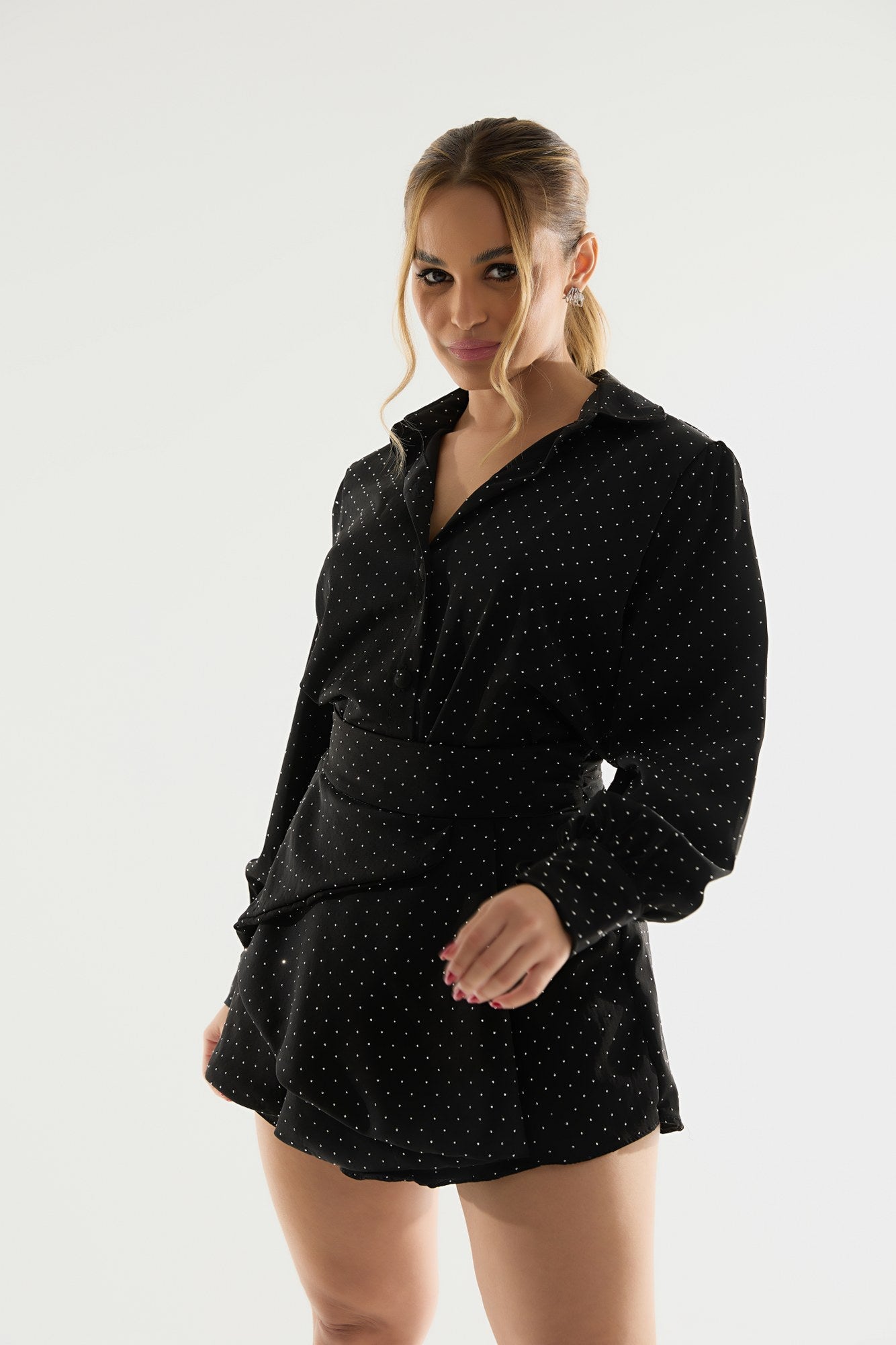 CAMISA COM BRILHO CRISTAIS