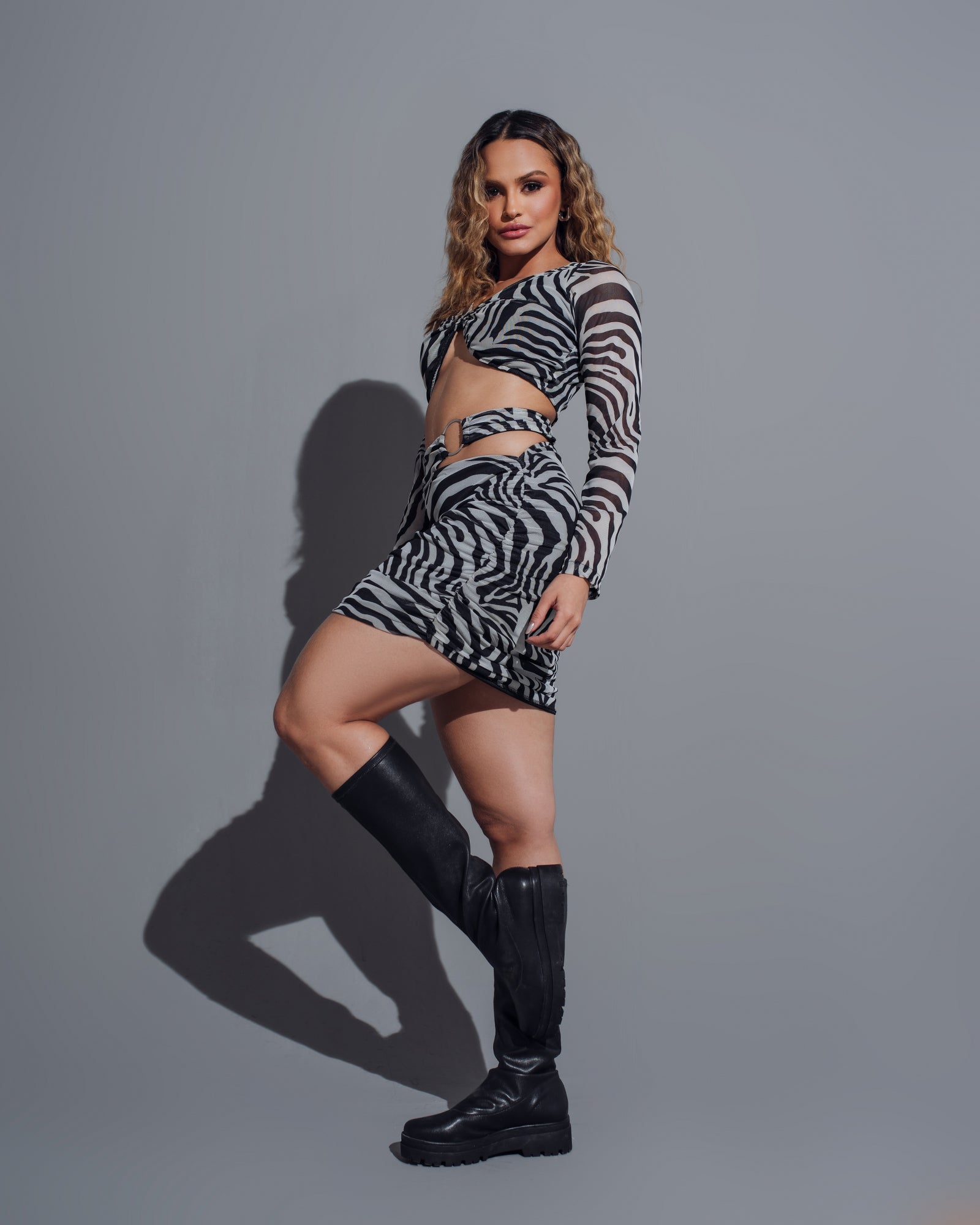 TOP TULLE COM RECORTES