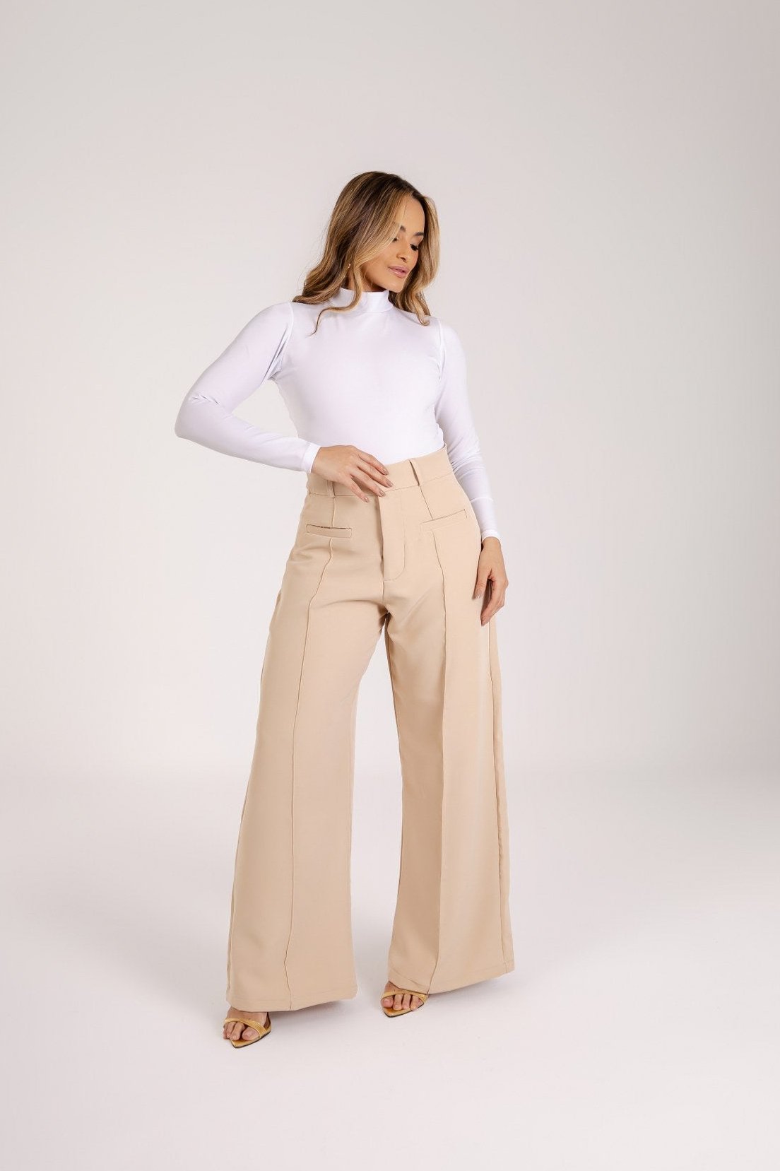 CALÇA PANTALONA COM NERVURA