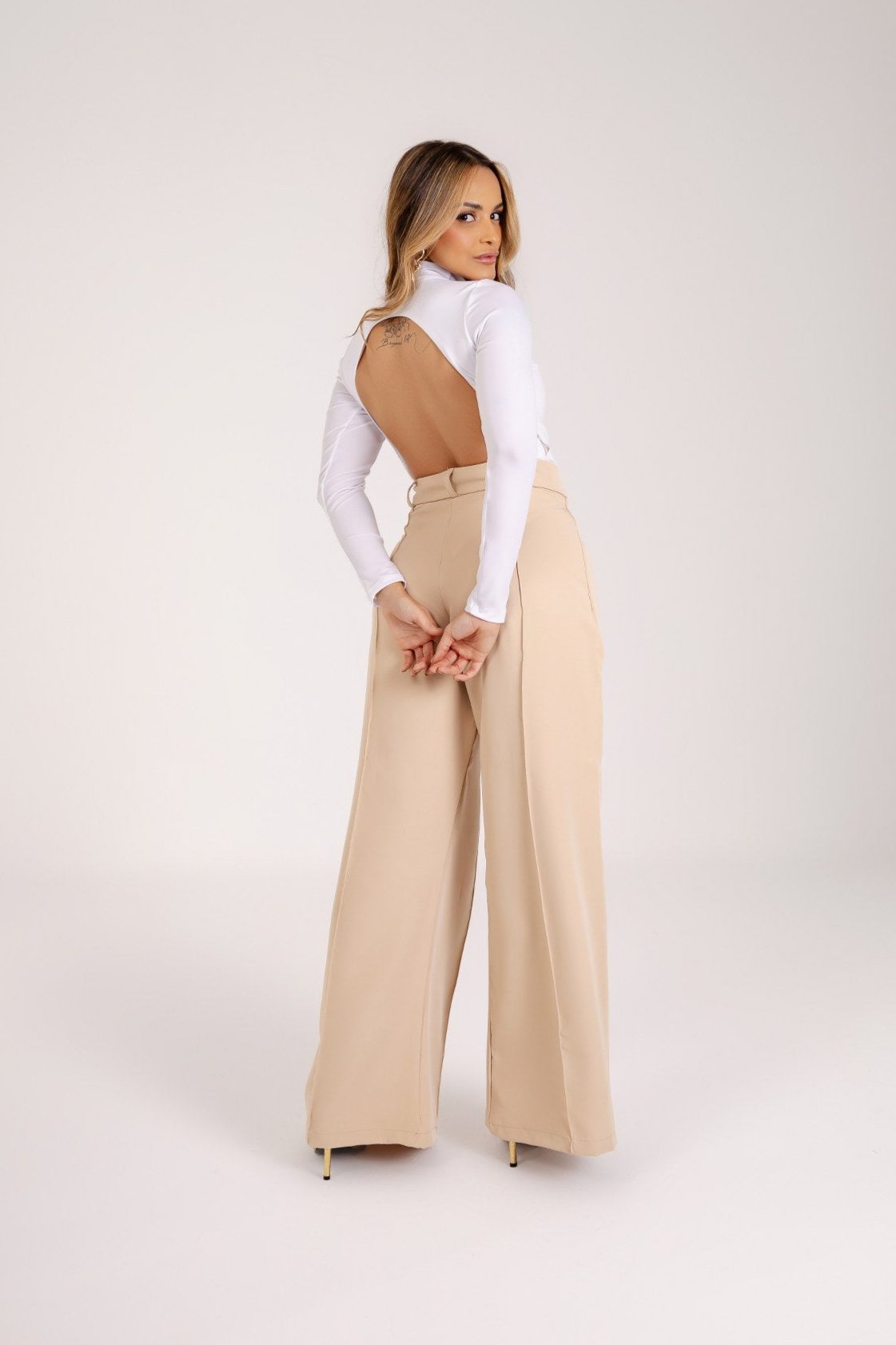 CALÇA PANTALONA COM NERVURA